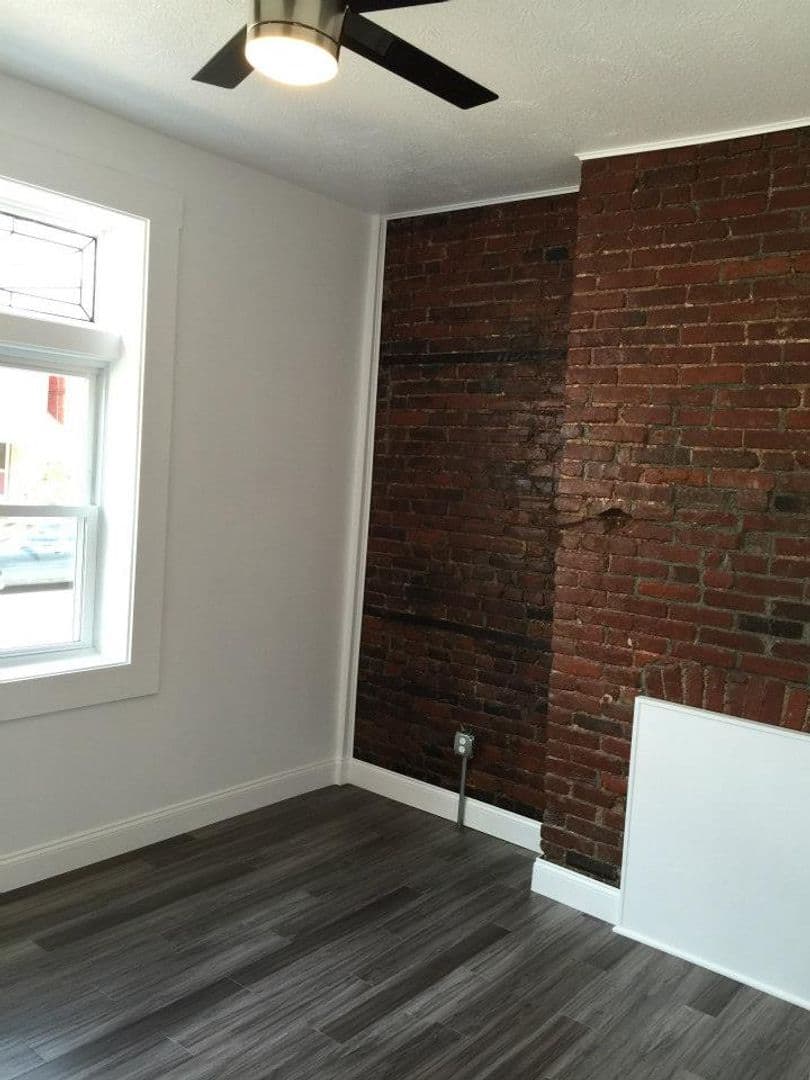 Pittsburgh Apartment: 1708 Sidney Street