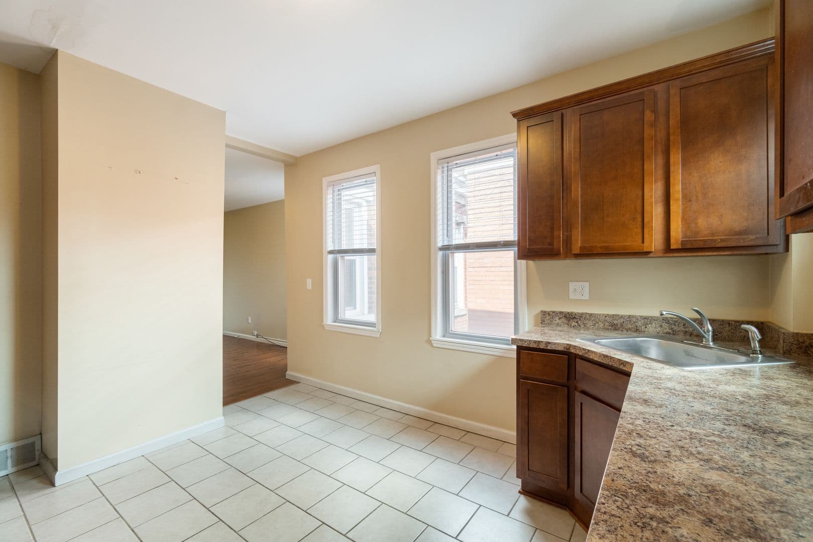 Pittsburgh Apartment: 1822 Wharton Street