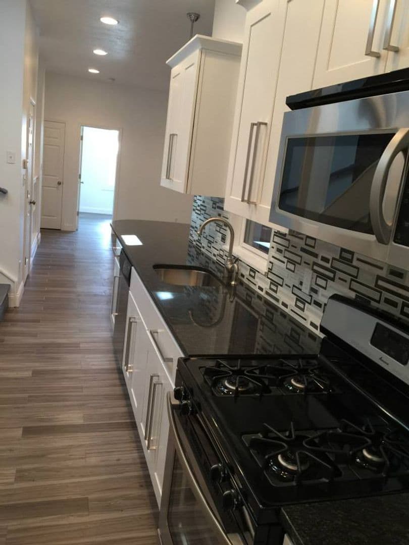 Pittsburgh Apartment: 1708 Sidney Street