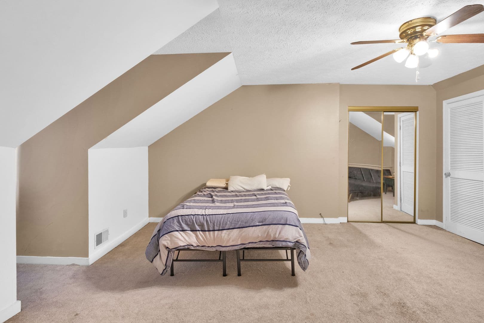Pittsburgh Apartment: 1808 Jane Street