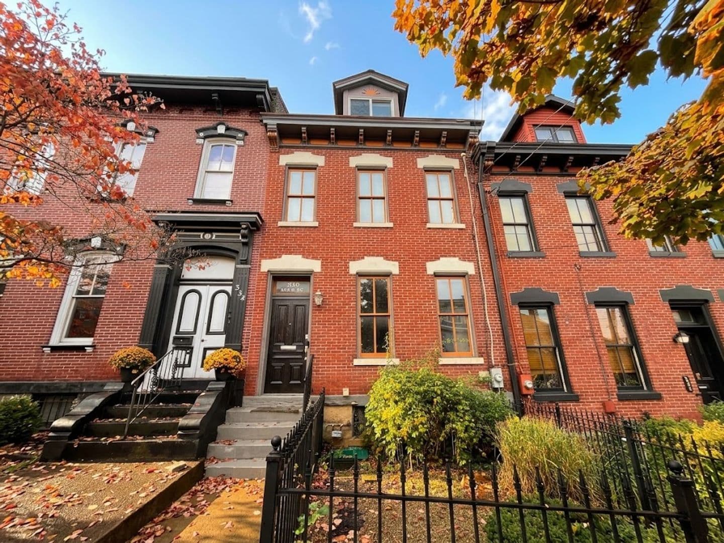 Pittsburgh House: 330 Main Street
