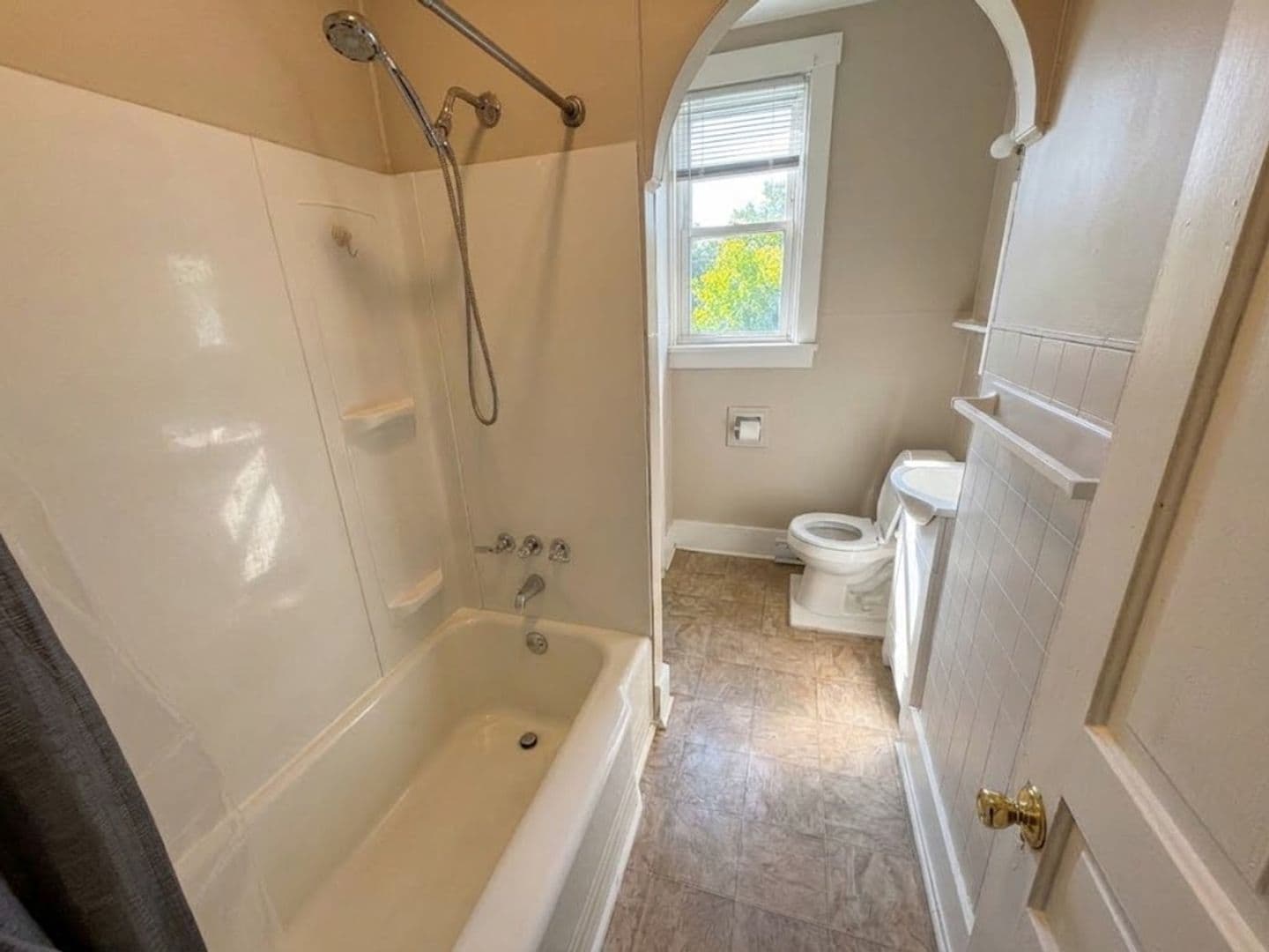Munhall House: 602 E 17th Street