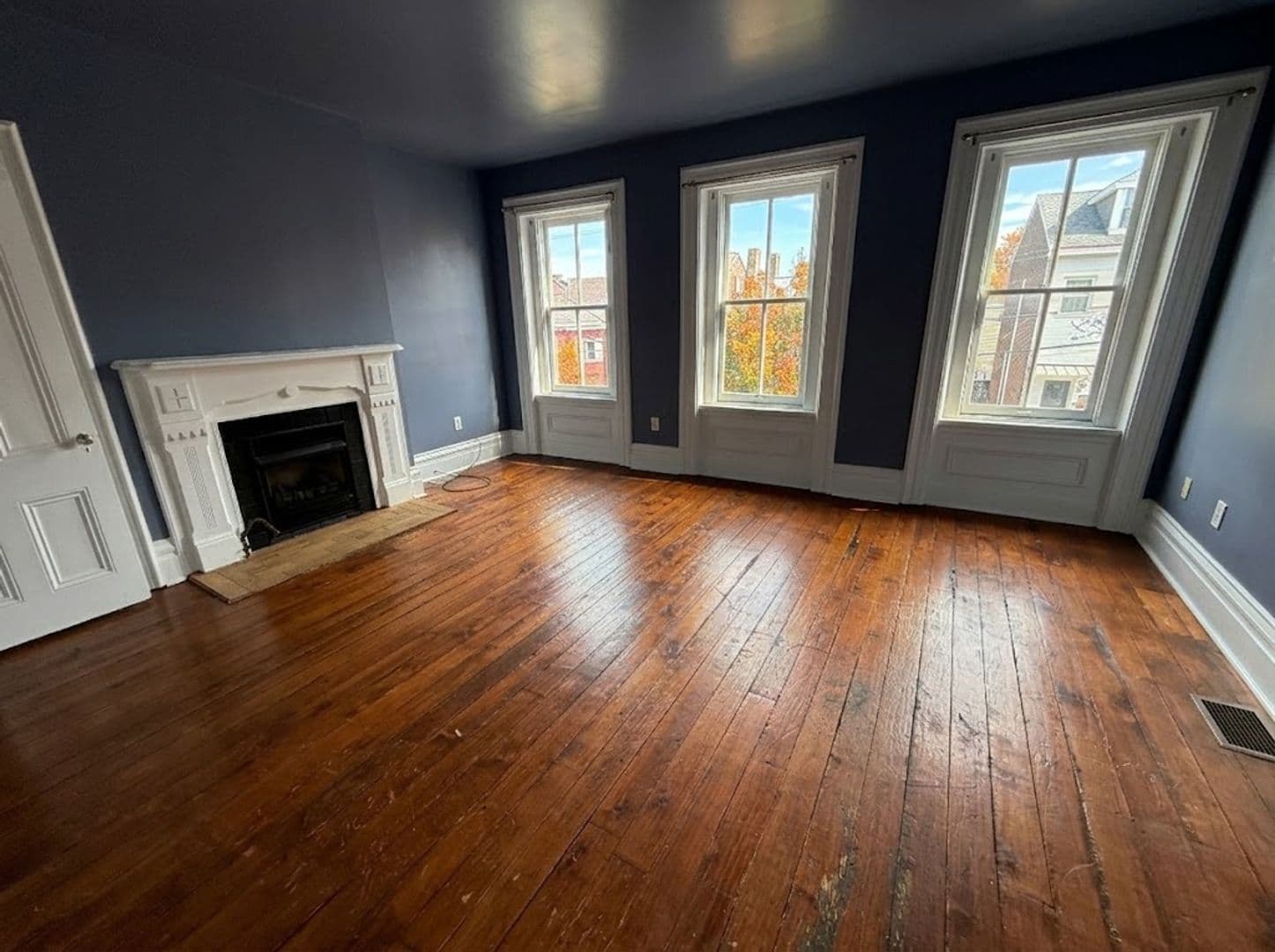 Pittsburgh House: 330 Main Street