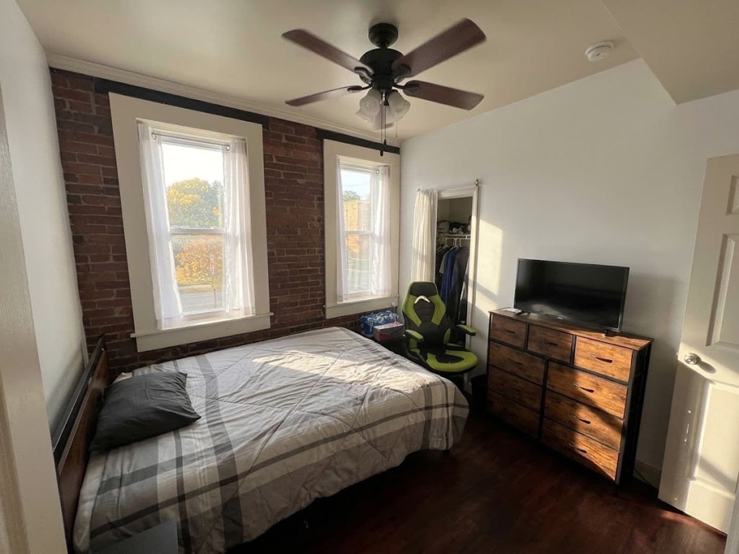 Pittsburgh Apartment: 2012 Sarah Street