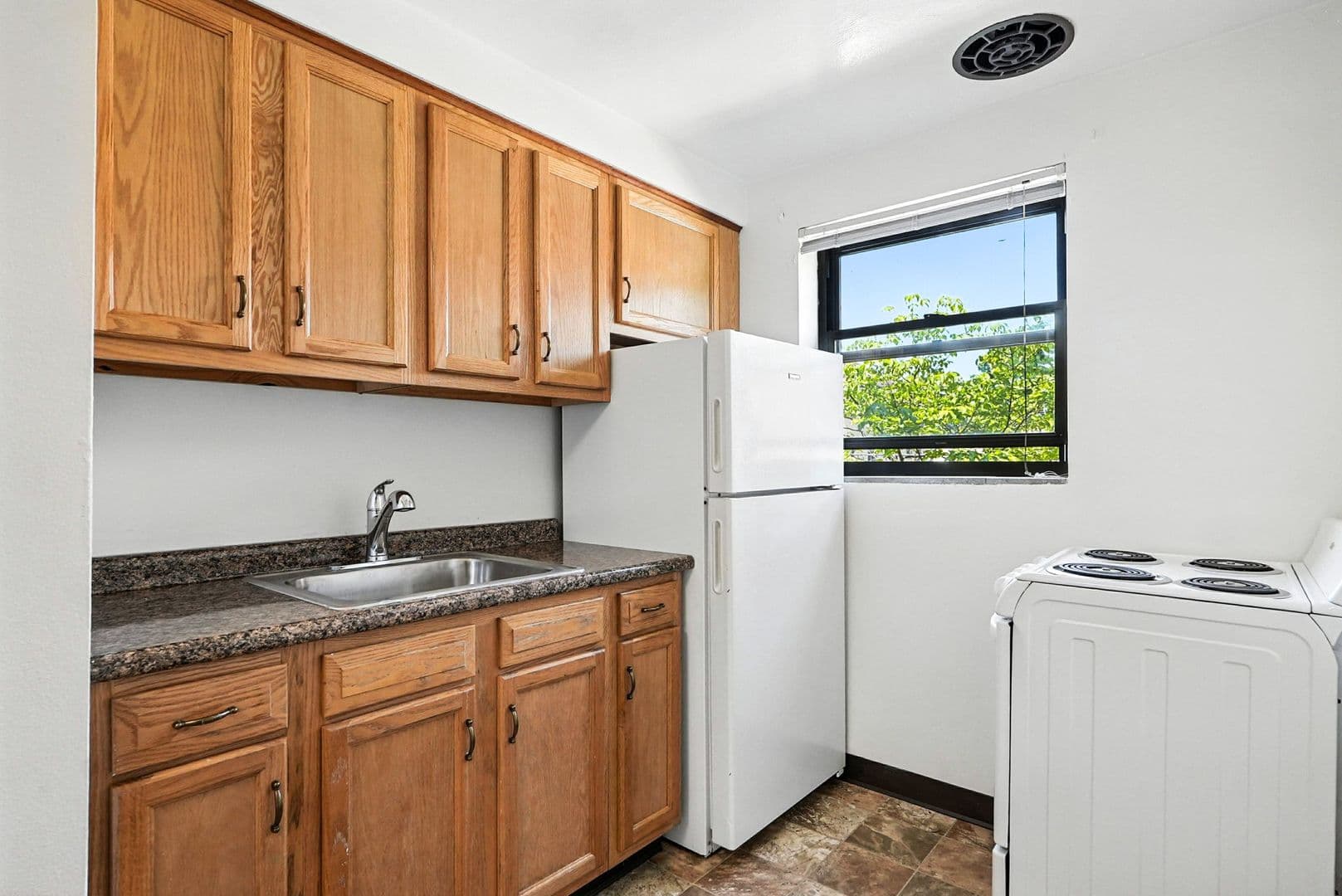 Pittsburgh Apartment: 677 Florida Avenue