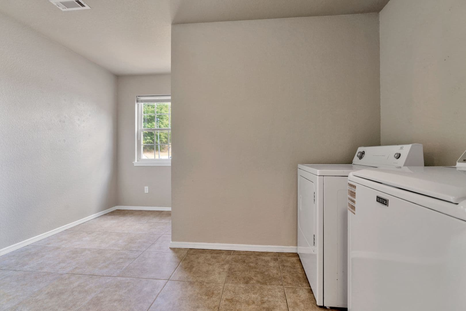 Fayetteville House: 2939 W. Scottswood Place