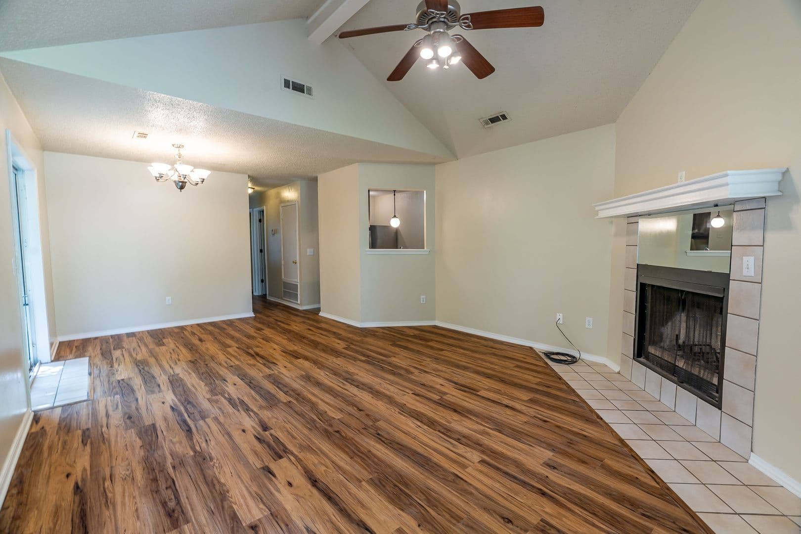 Fayetteville House: 559 S Ray Ave.