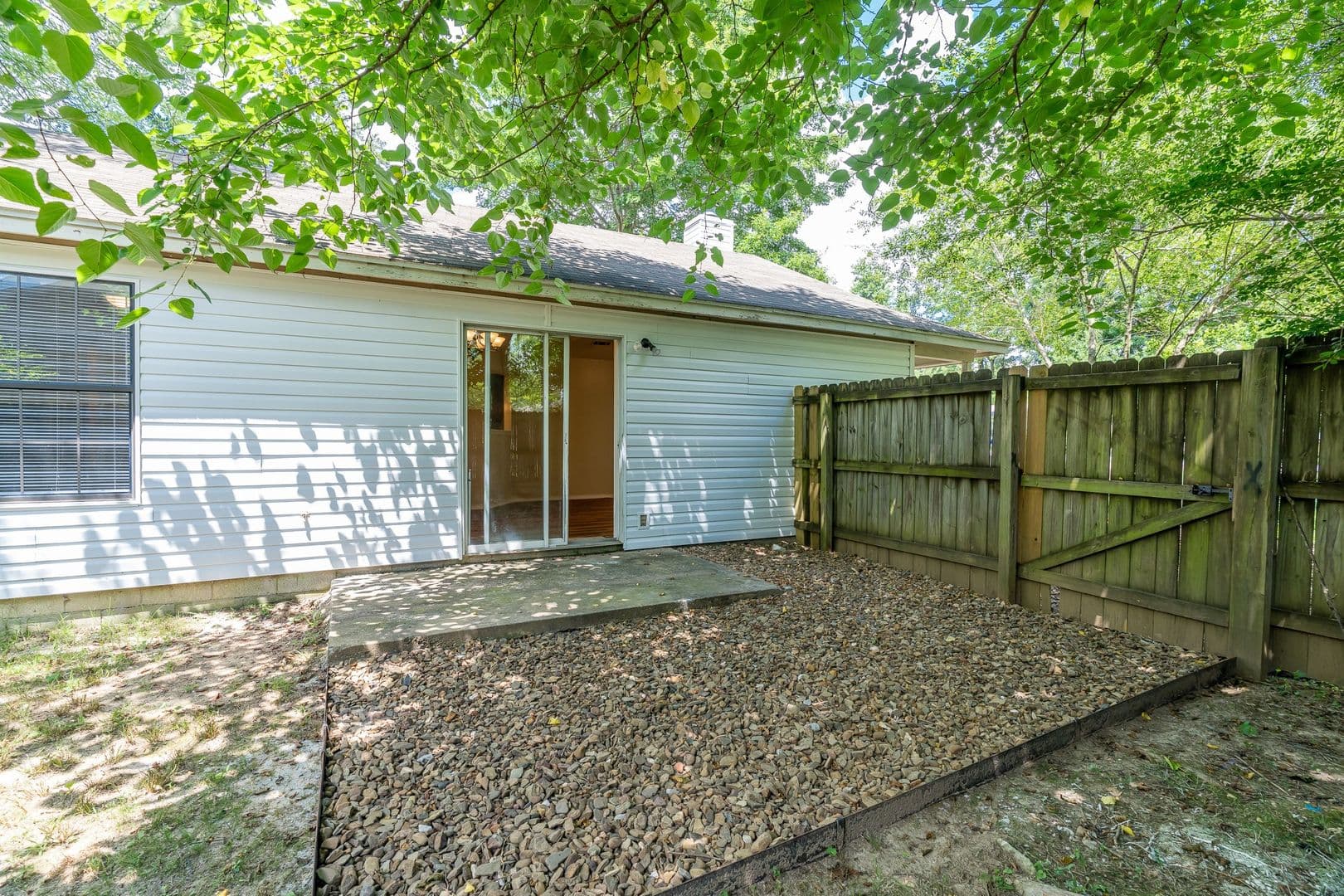Fayetteville House: 559 S Ray Ave.