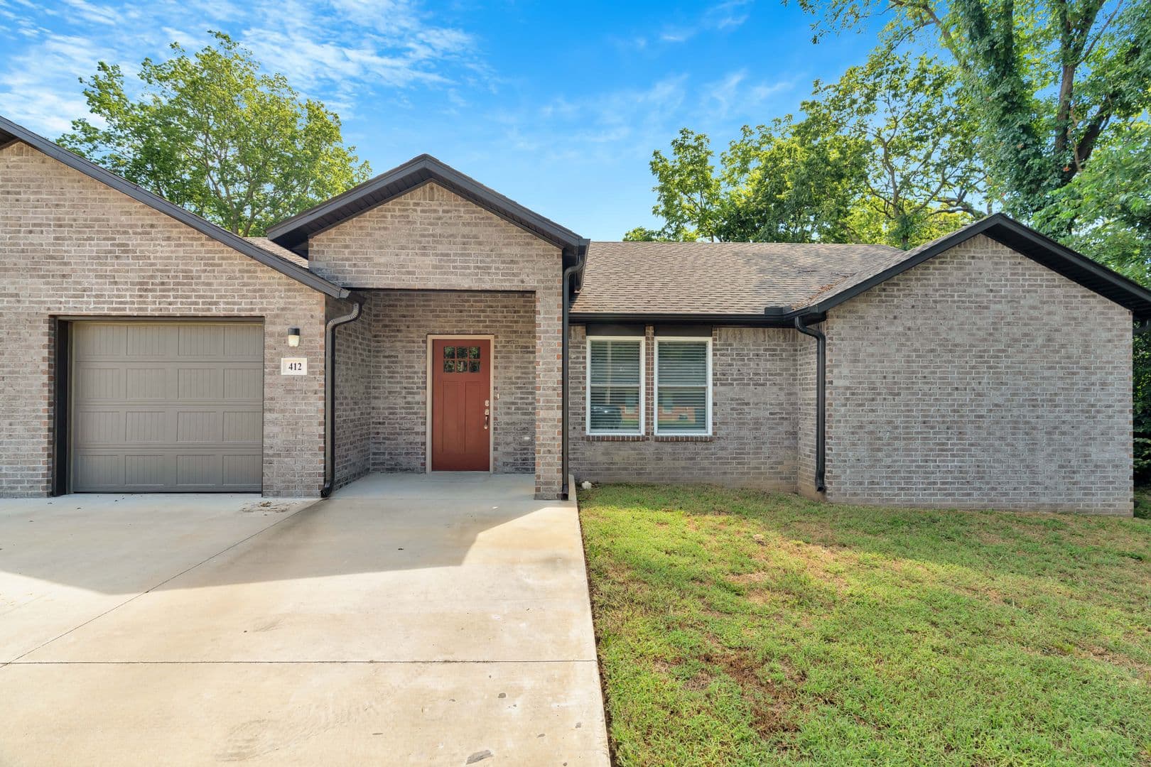 Gentry House: 412 S Byers Ave