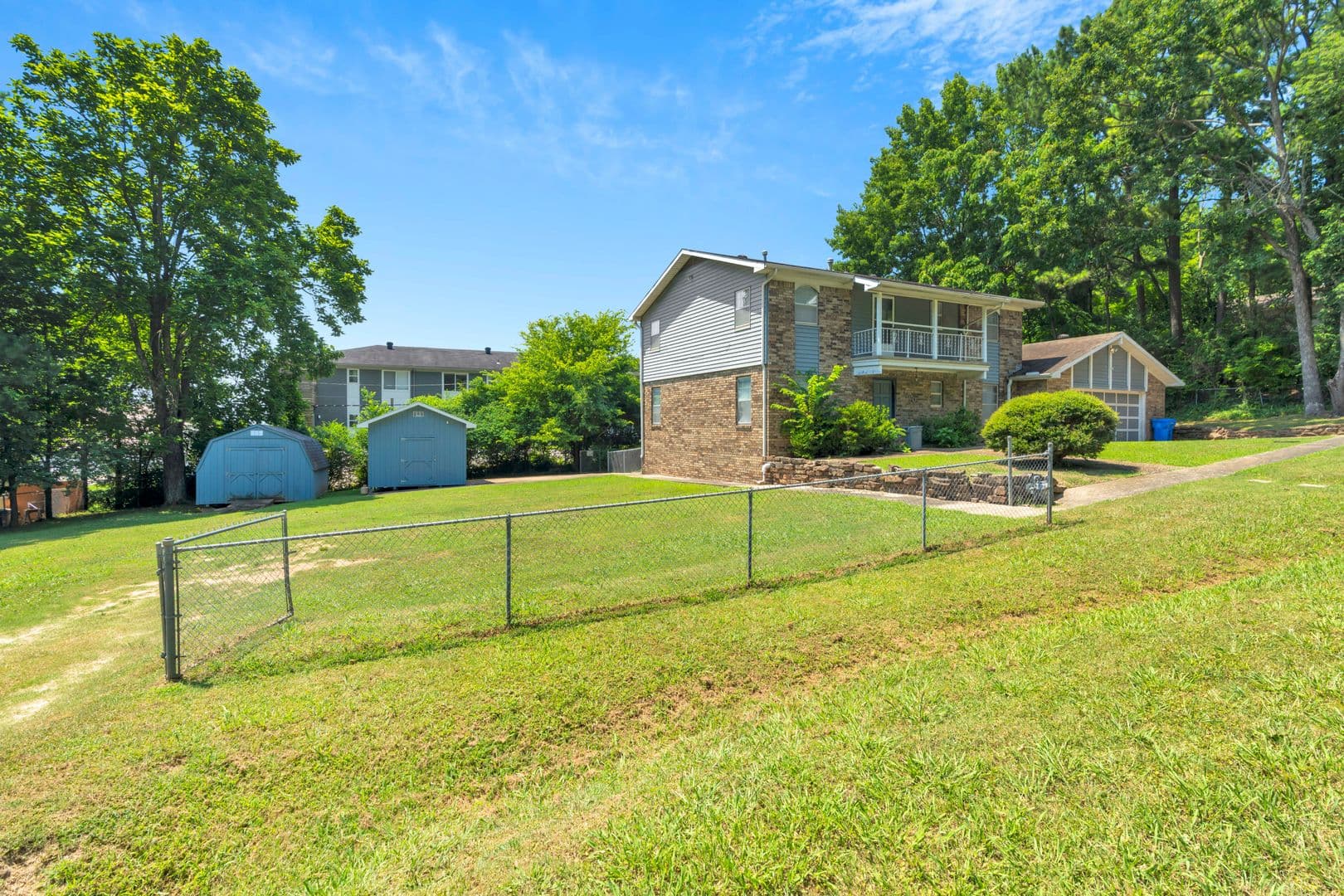 Fayetteville House: 1660 W. Palmer Pl