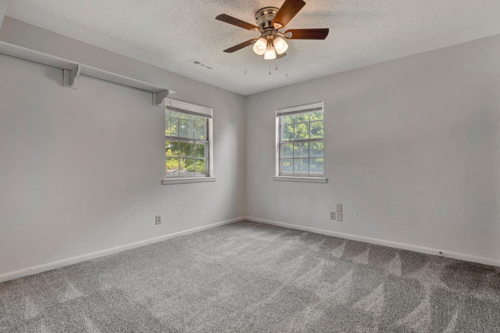 Fayetteville House: 1660 W. Palmer Pl