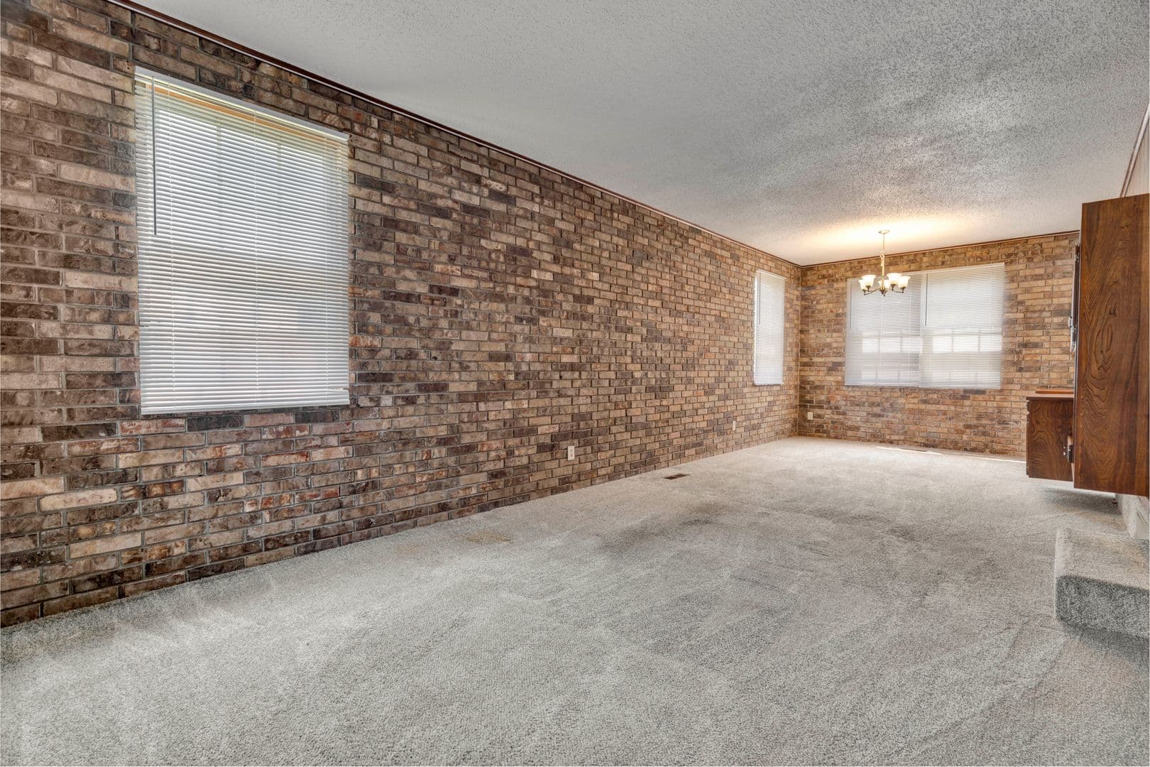 Fayetteville House: 1660 W. Palmer Pl