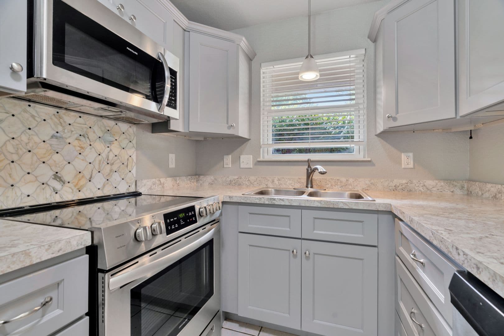 Fayetteville House: 581 W. Moan Place