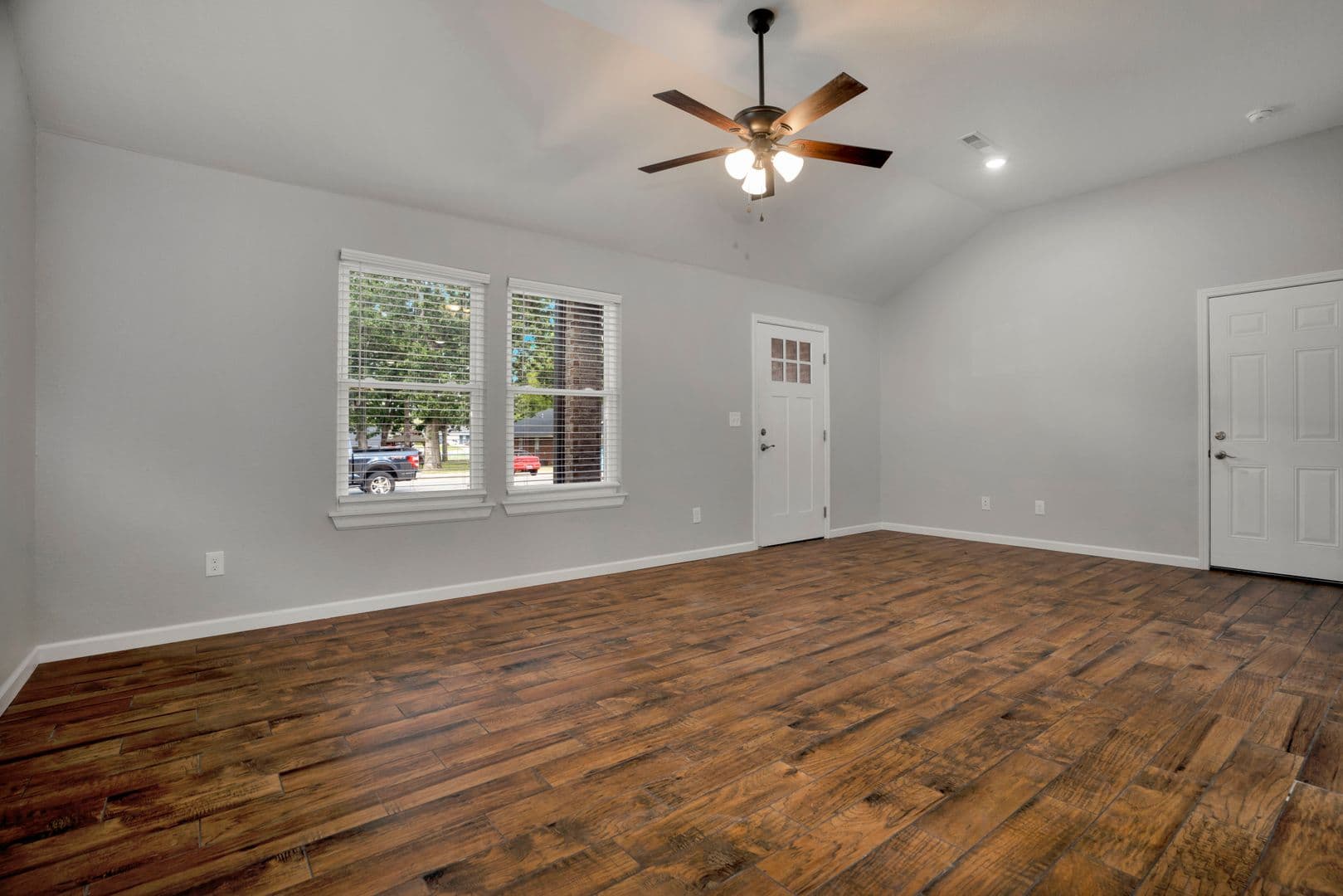 Gentry House: 412 S Byers Ave