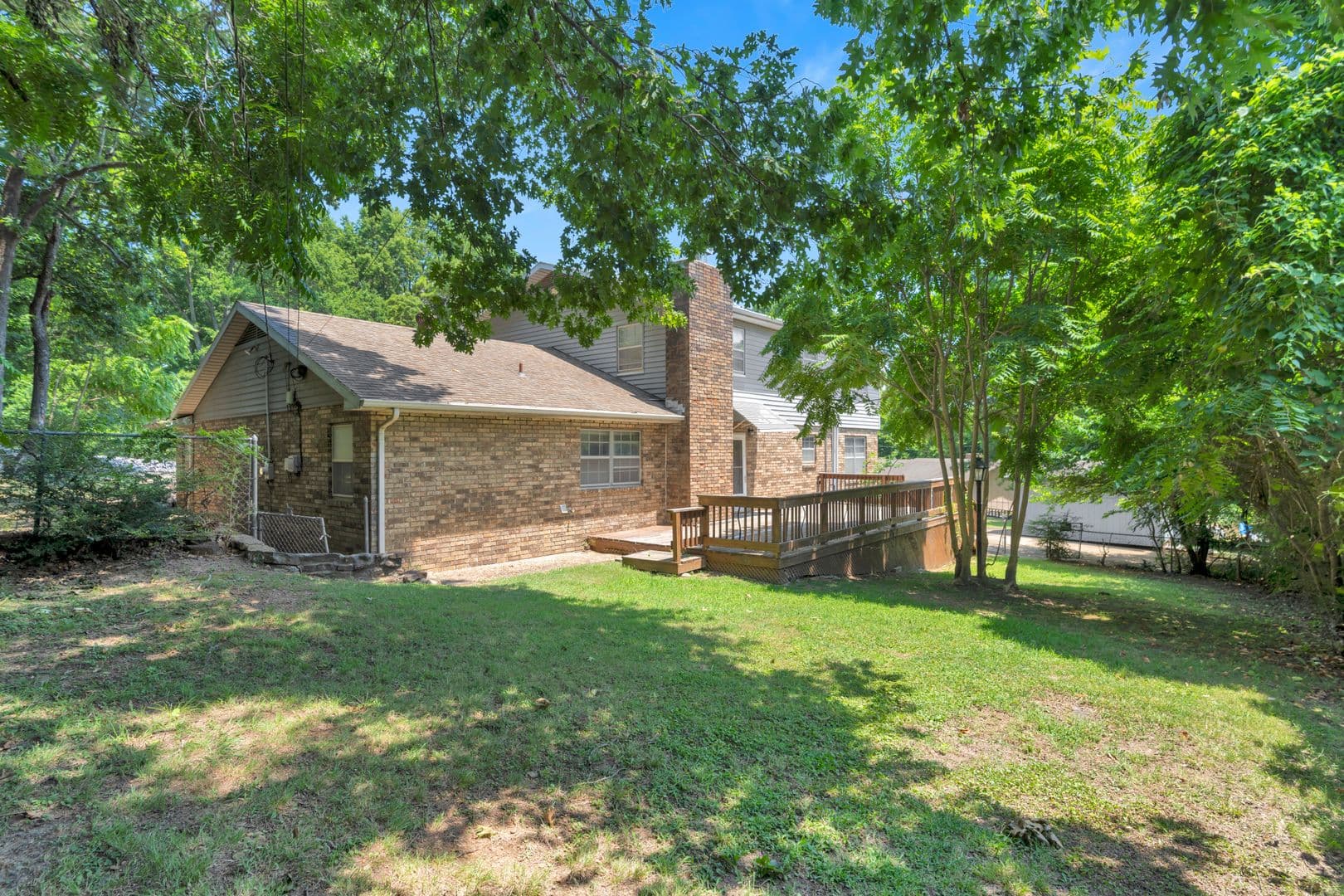 Fayetteville House: 1660 W. Palmer Pl