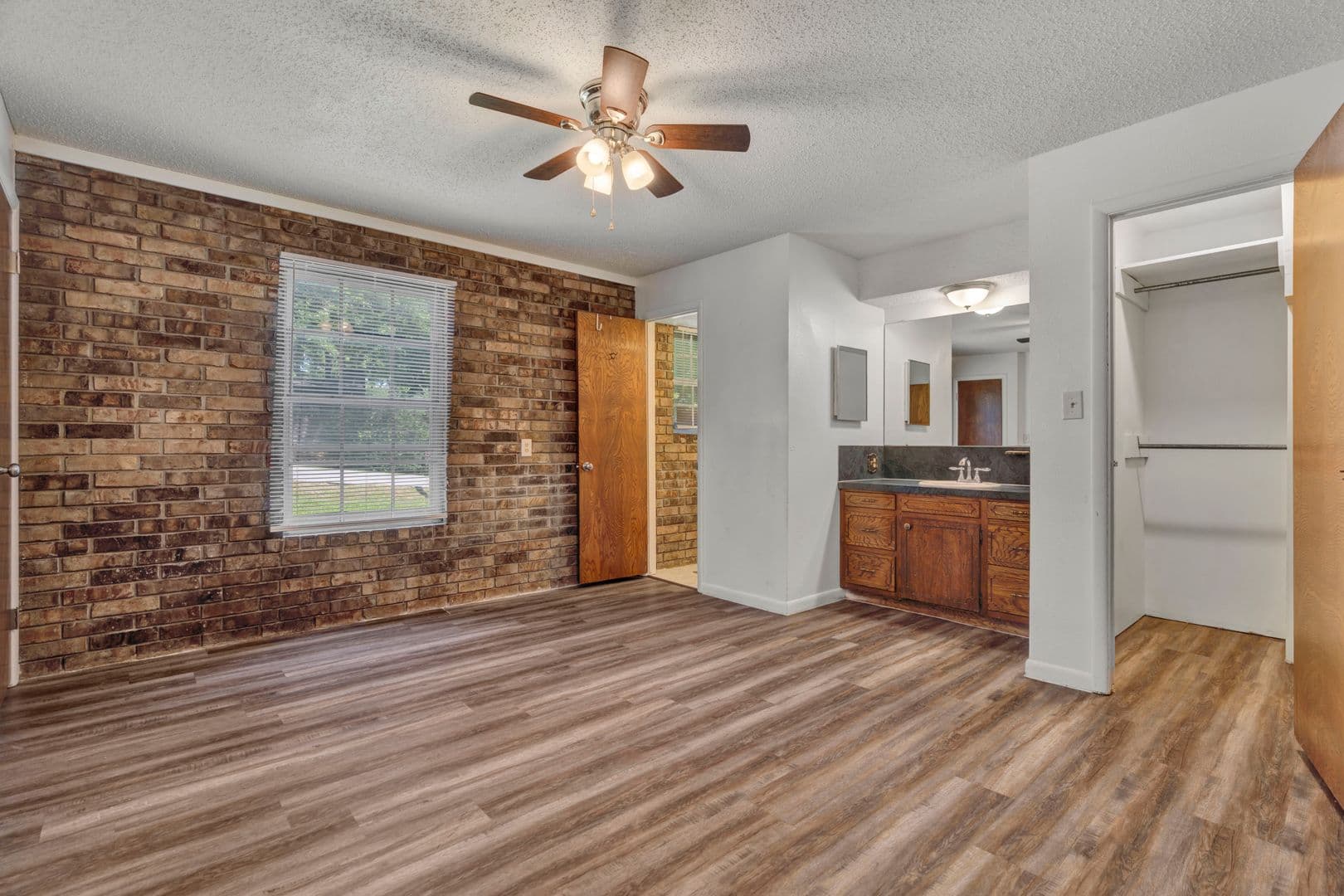 Fayetteville House: 1660 W. Palmer Pl