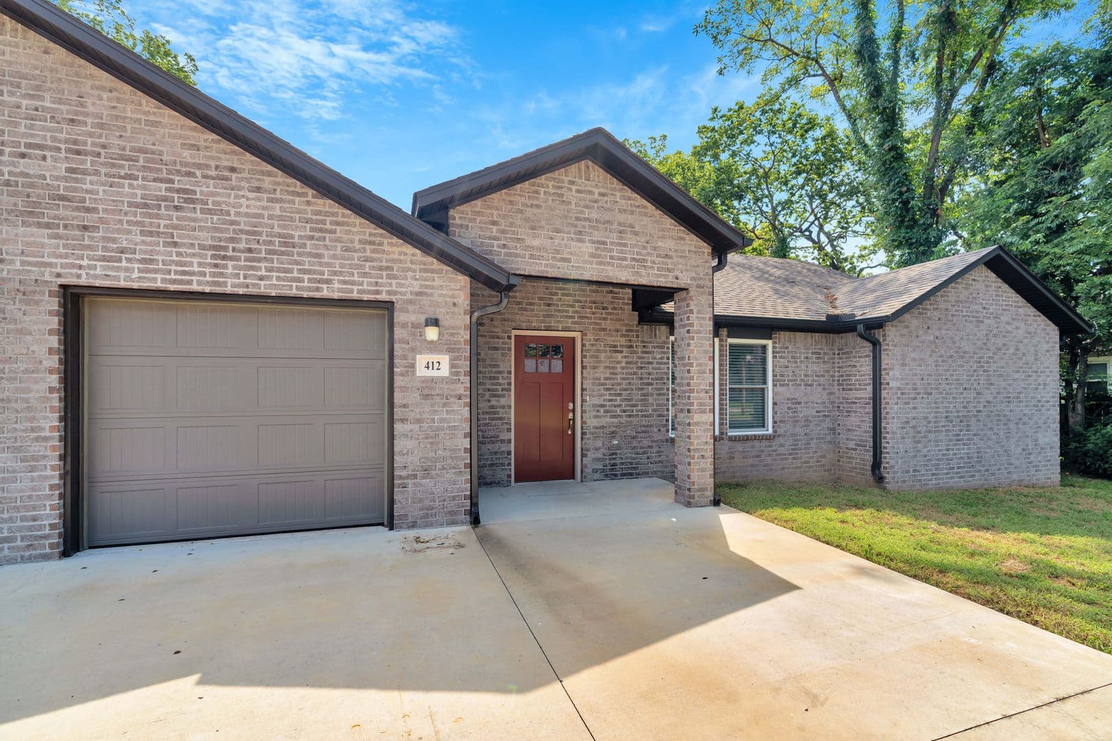 Gentry House: 412 S Byers Ave
