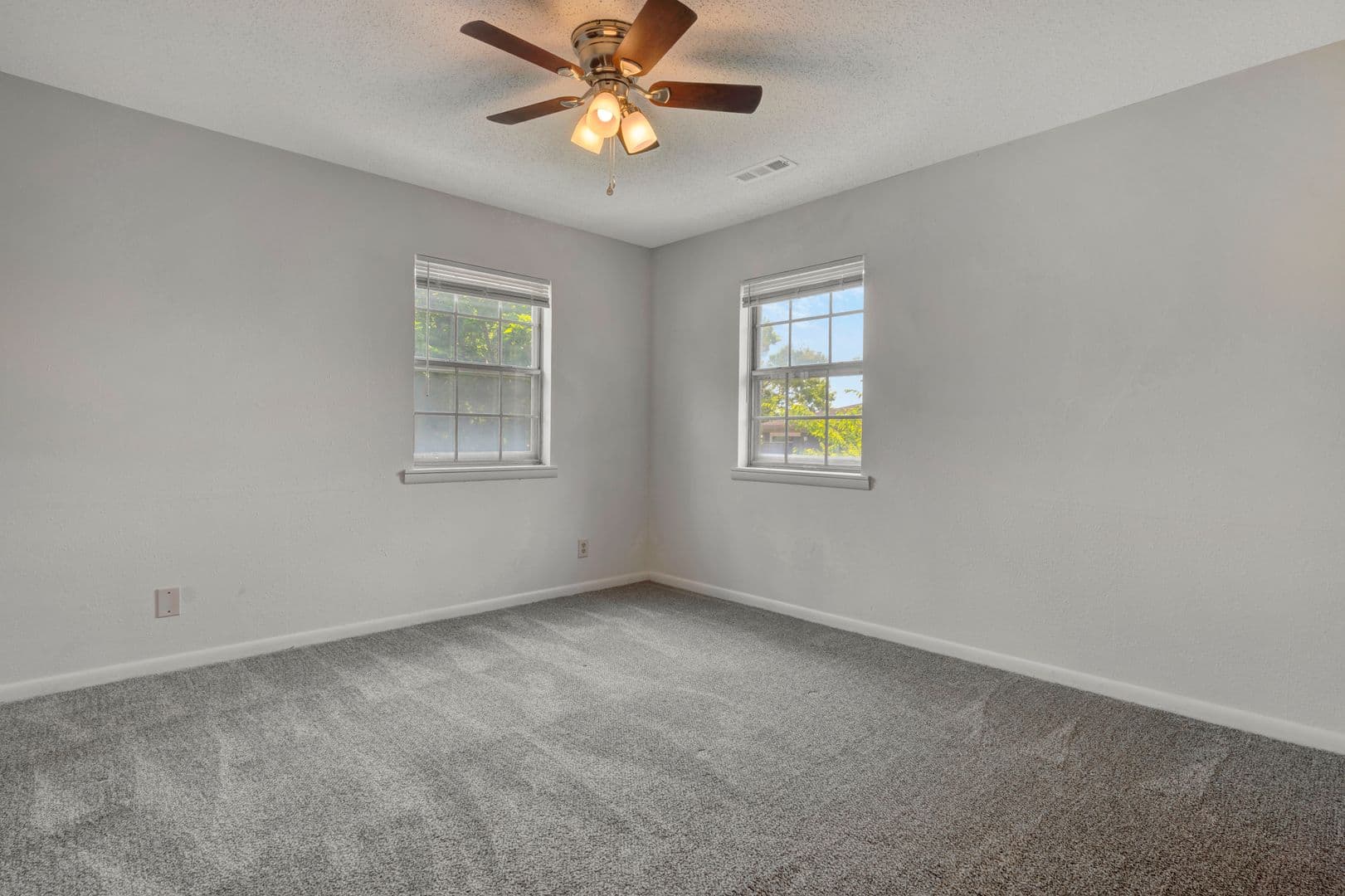 Fayetteville House: 1660 W. Palmer Pl