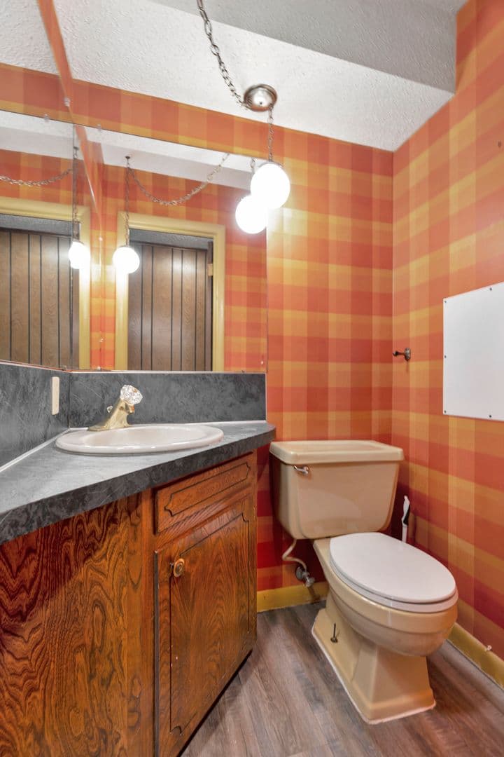 Fayetteville House: 1660 W. Palmer Pl
