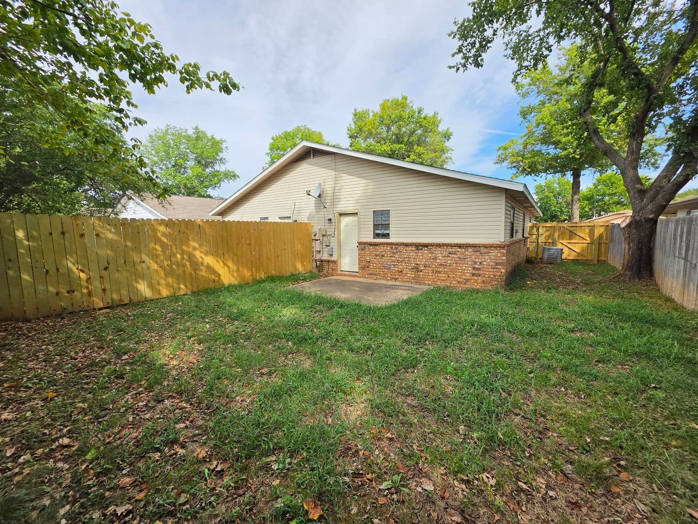 Springdale House: 2001 Cypress Pl
