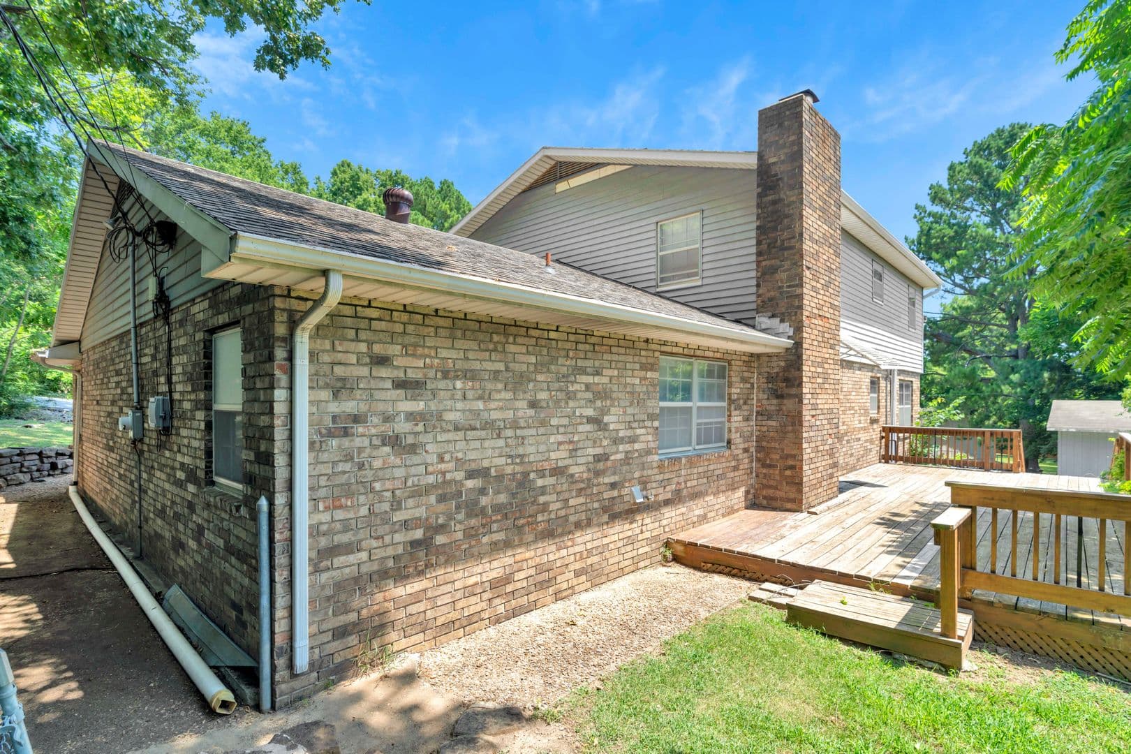 Fayetteville House: 1660 W. Palmer Pl