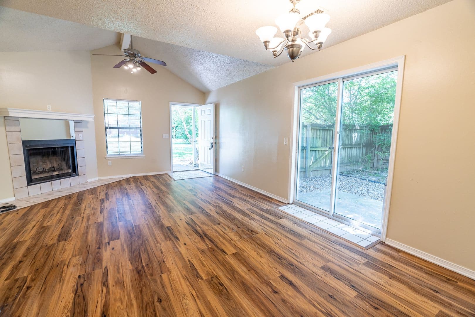 Fayetteville House: 559 S Ray Ave.