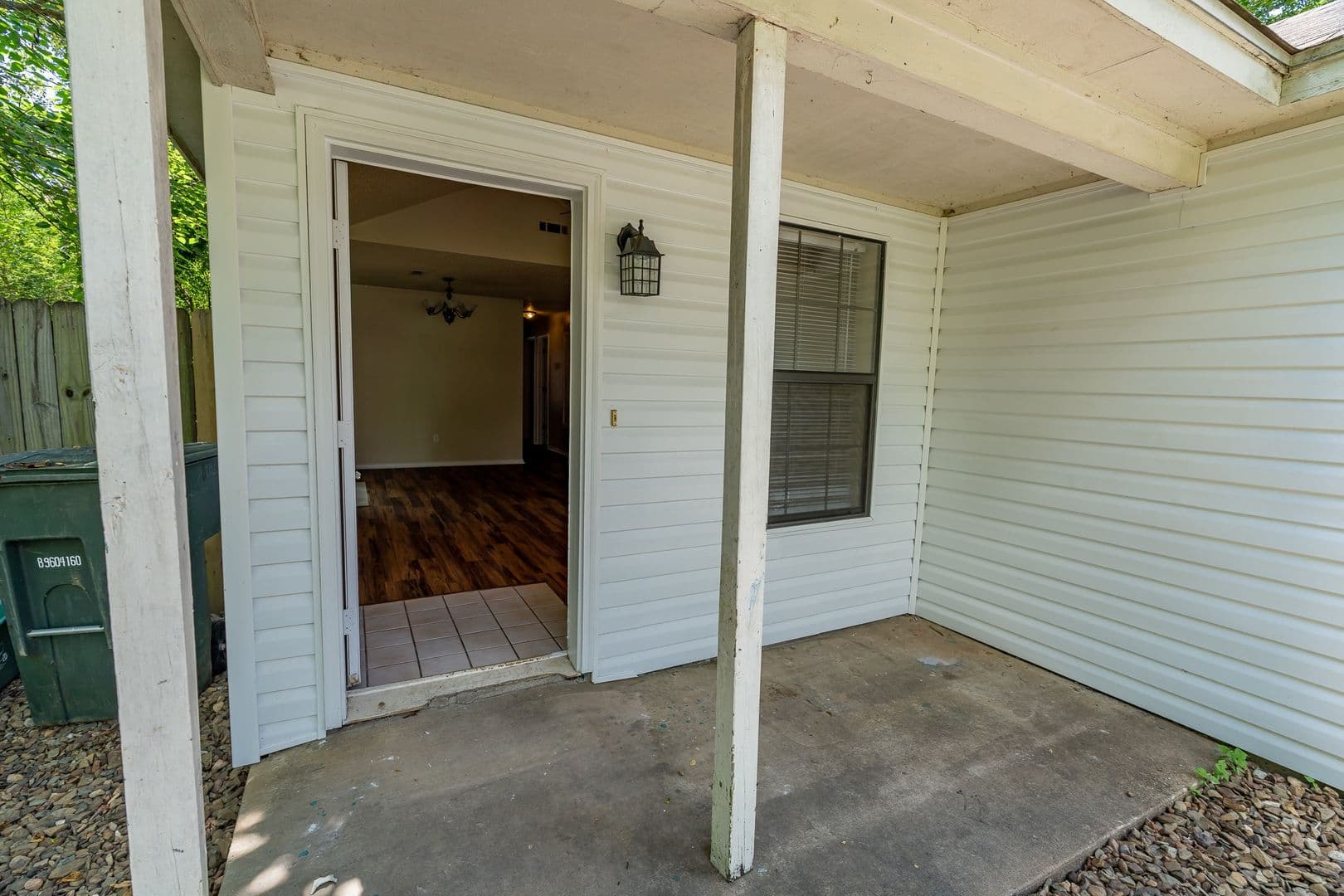 Fayetteville House: 559 S Ray Ave.