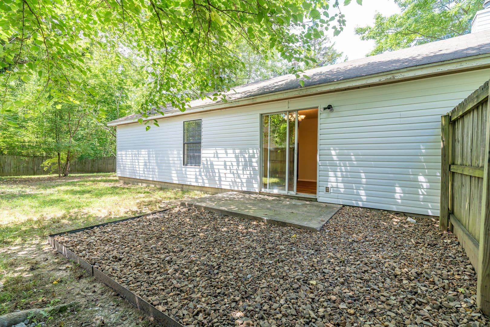 Fayetteville House: 559 S Ray Ave.