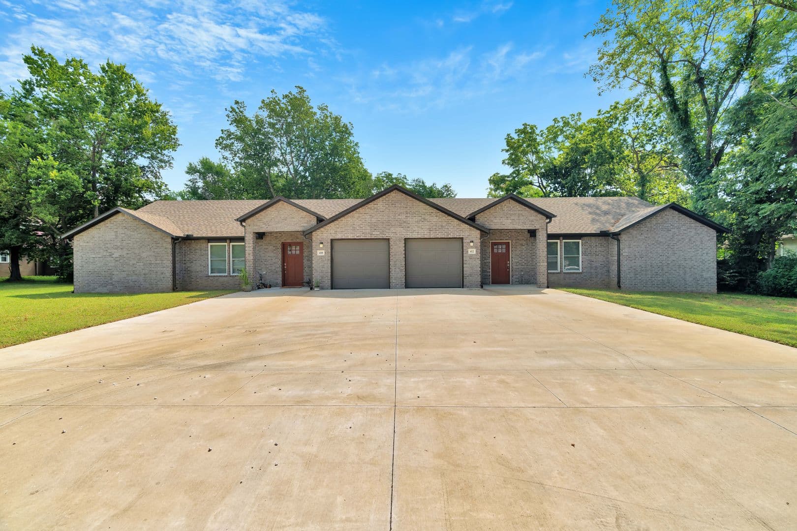 Gentry House: 412 S Byers Ave