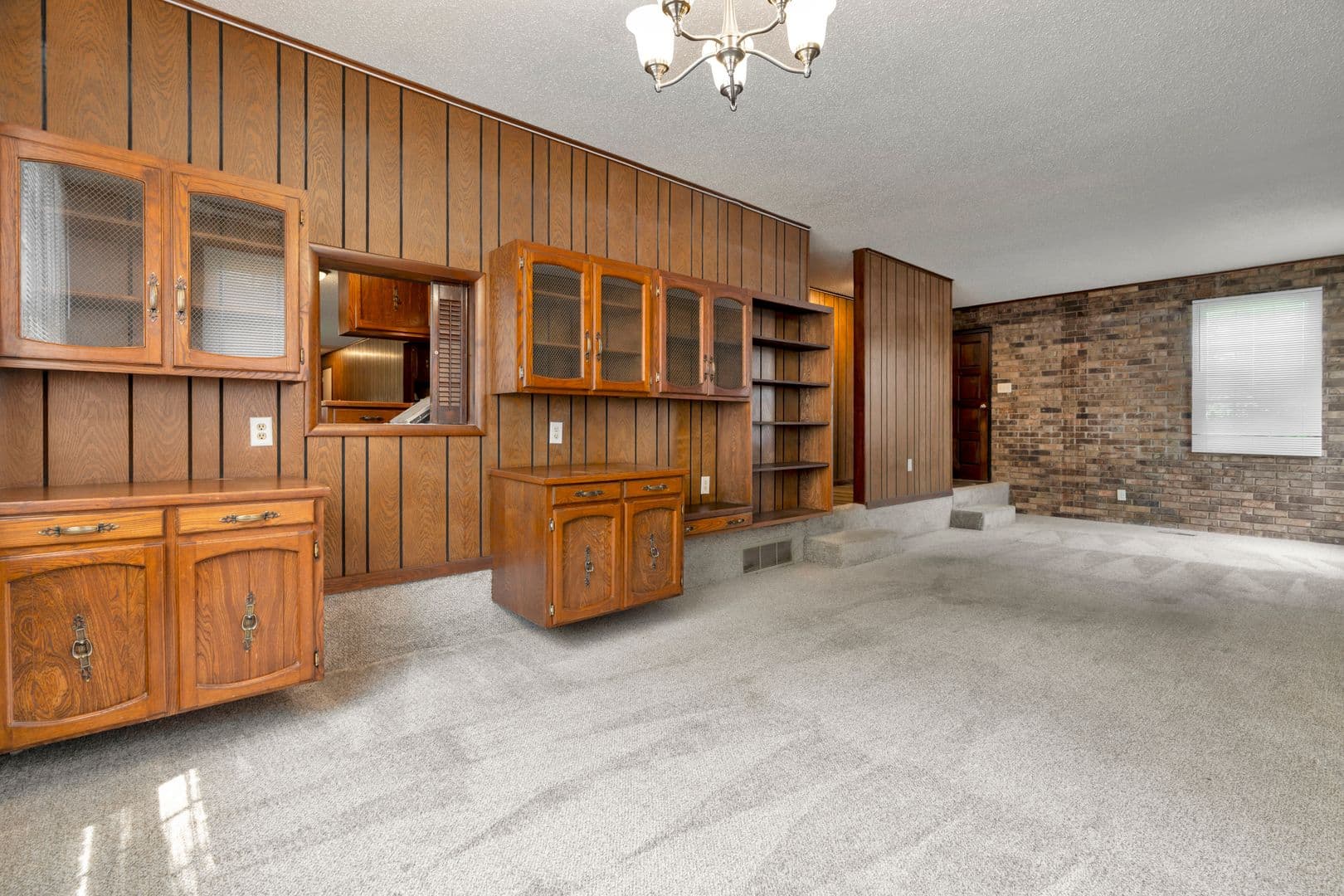 Fayetteville House: 1660 W. Palmer Pl