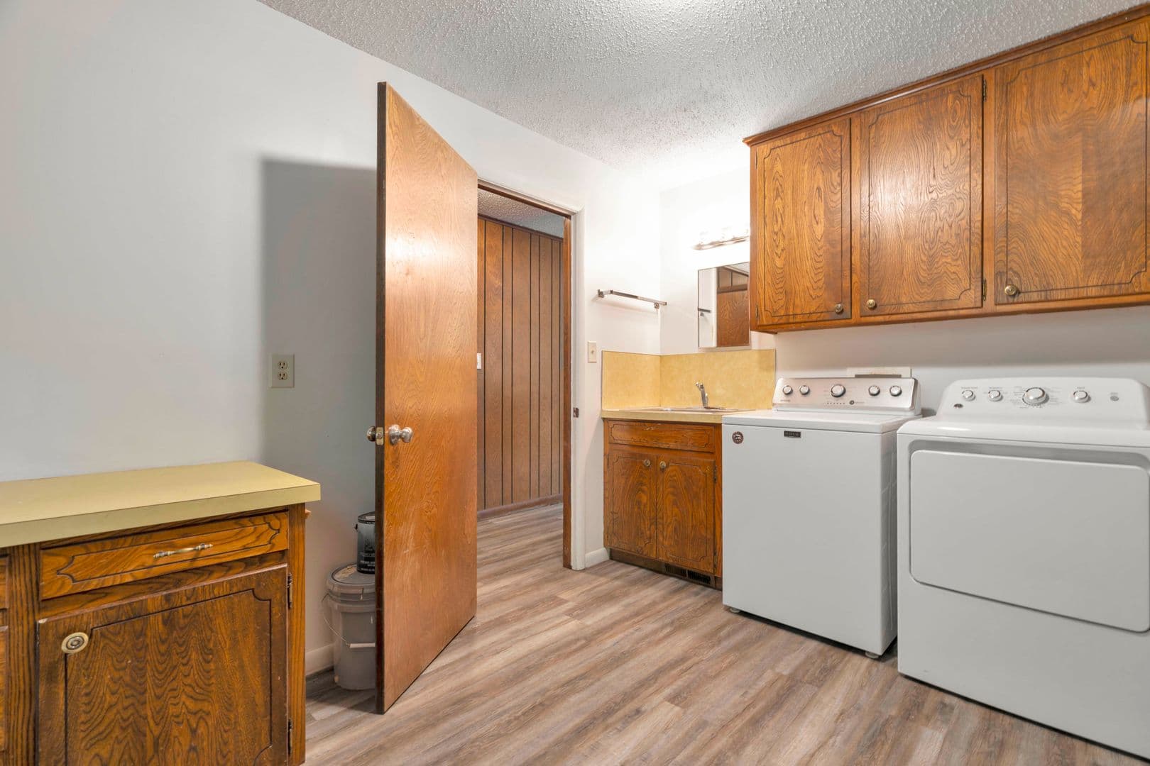 Fayetteville House: 1660 W. Palmer Pl