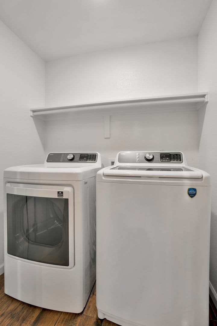 Gentry House: 412 S Byers Ave