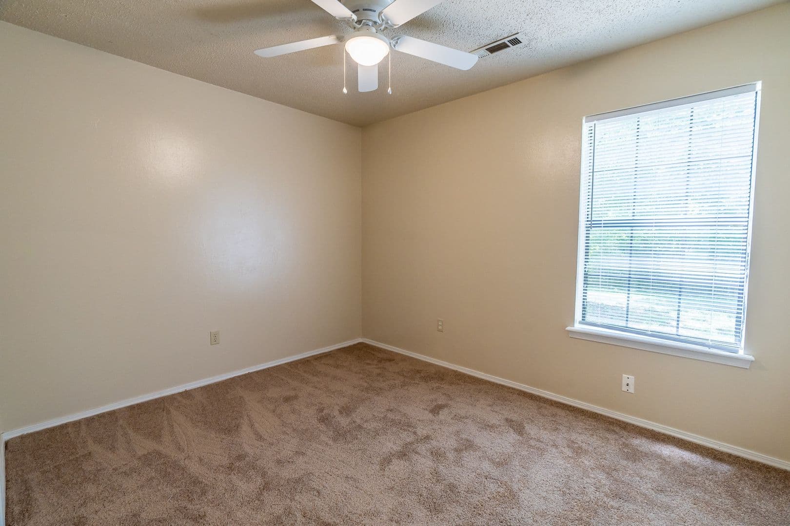 Fayetteville House: 559 S Ray Ave.