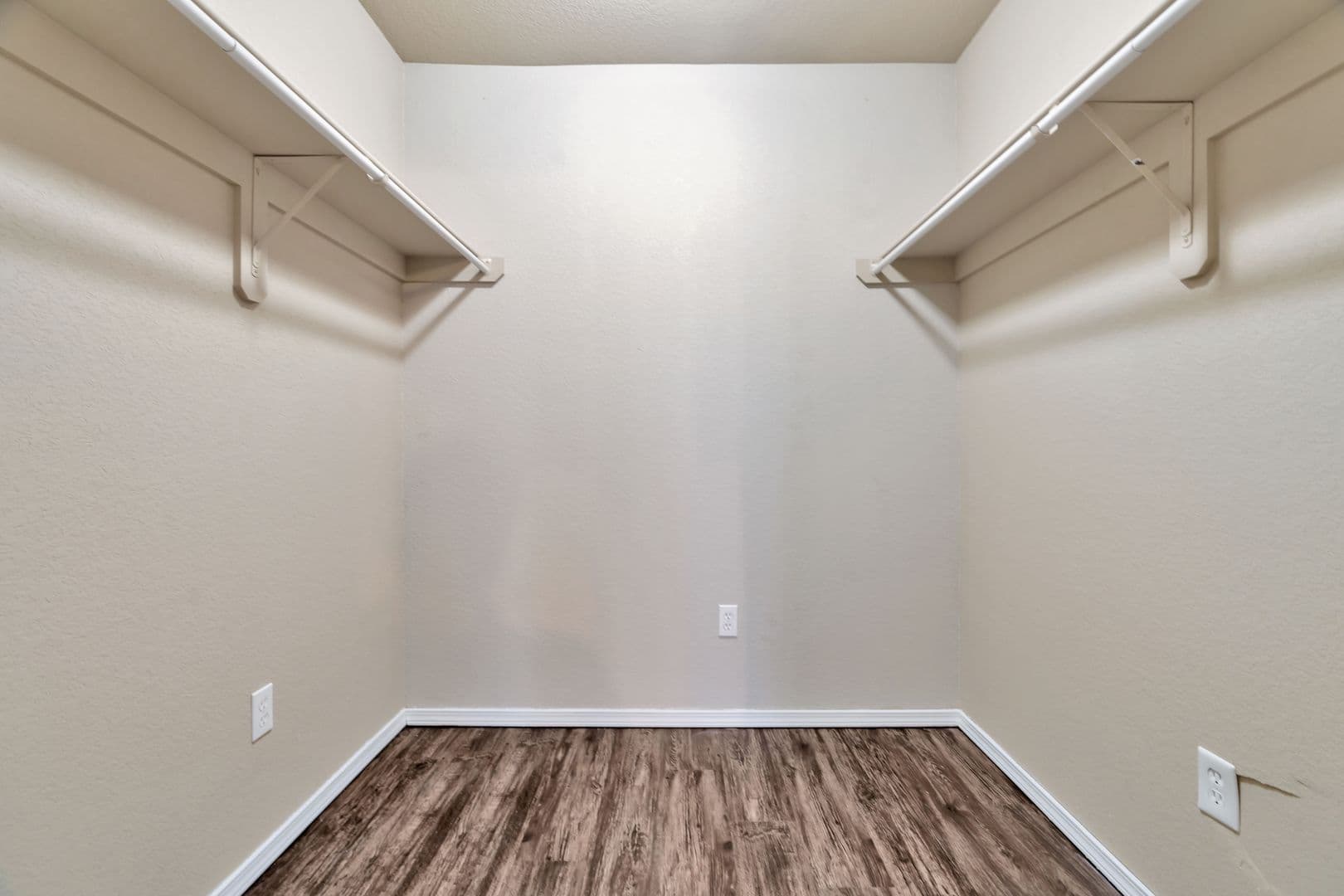 Fayetteville House: 2939 W. Scottswood Place