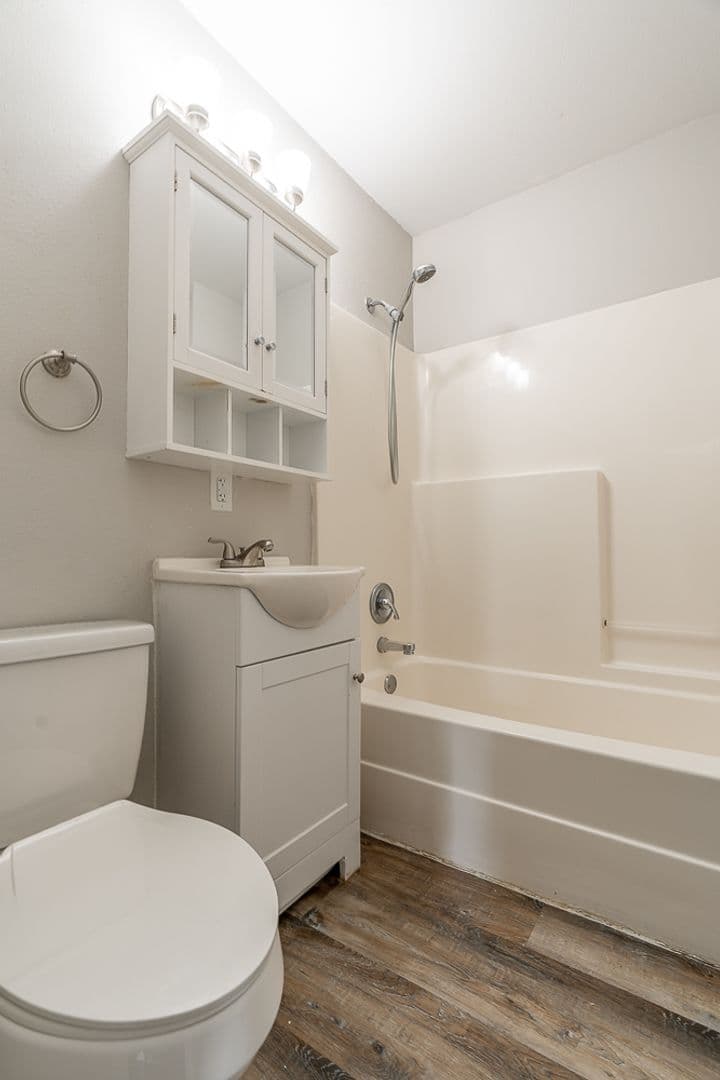 Farmington Apartment: 60 Neal