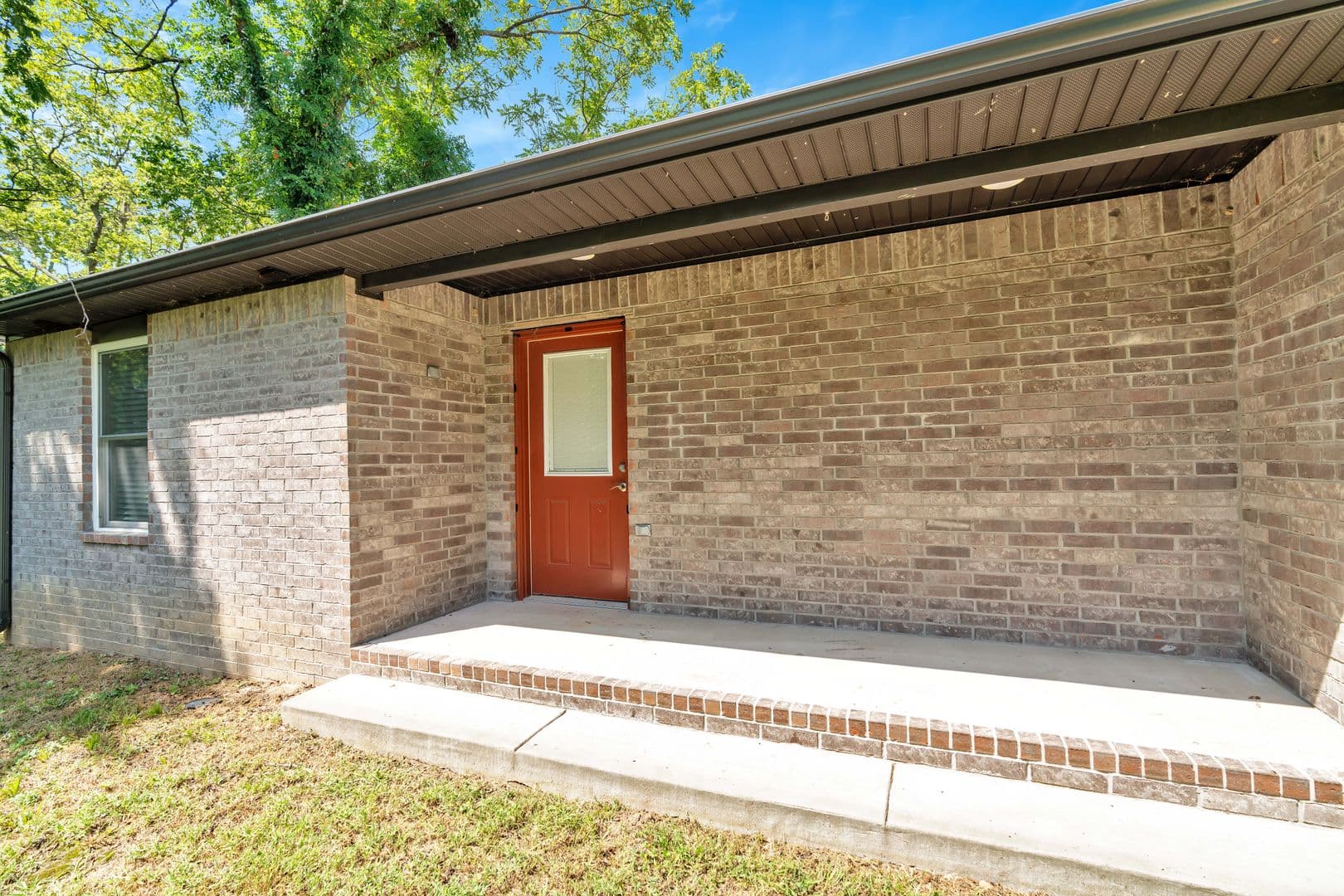 Gentry House: 412 S Byers Ave