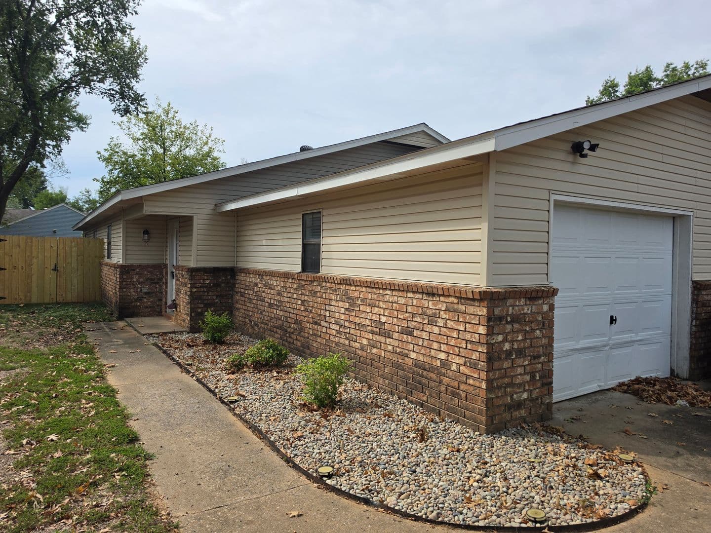 Springdale House: 2001 Cypress Pl