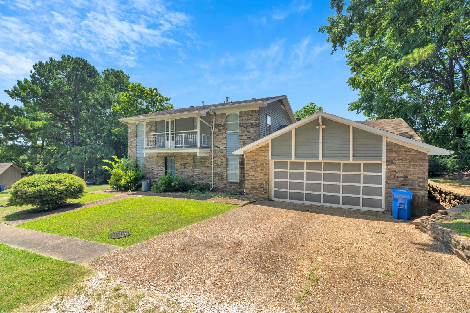 Fayetteville House: 1660 W. Palmer Pl