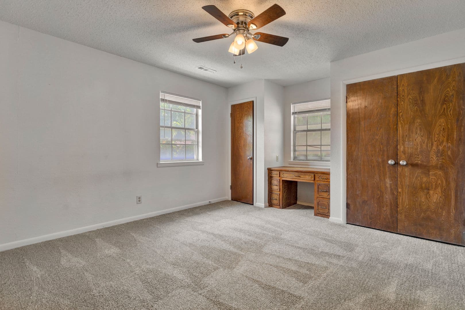 Fayetteville House: 1660 W. Palmer Pl