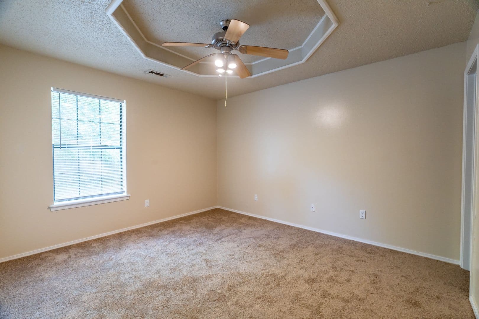 Fayetteville House: 559 S Ray Ave.