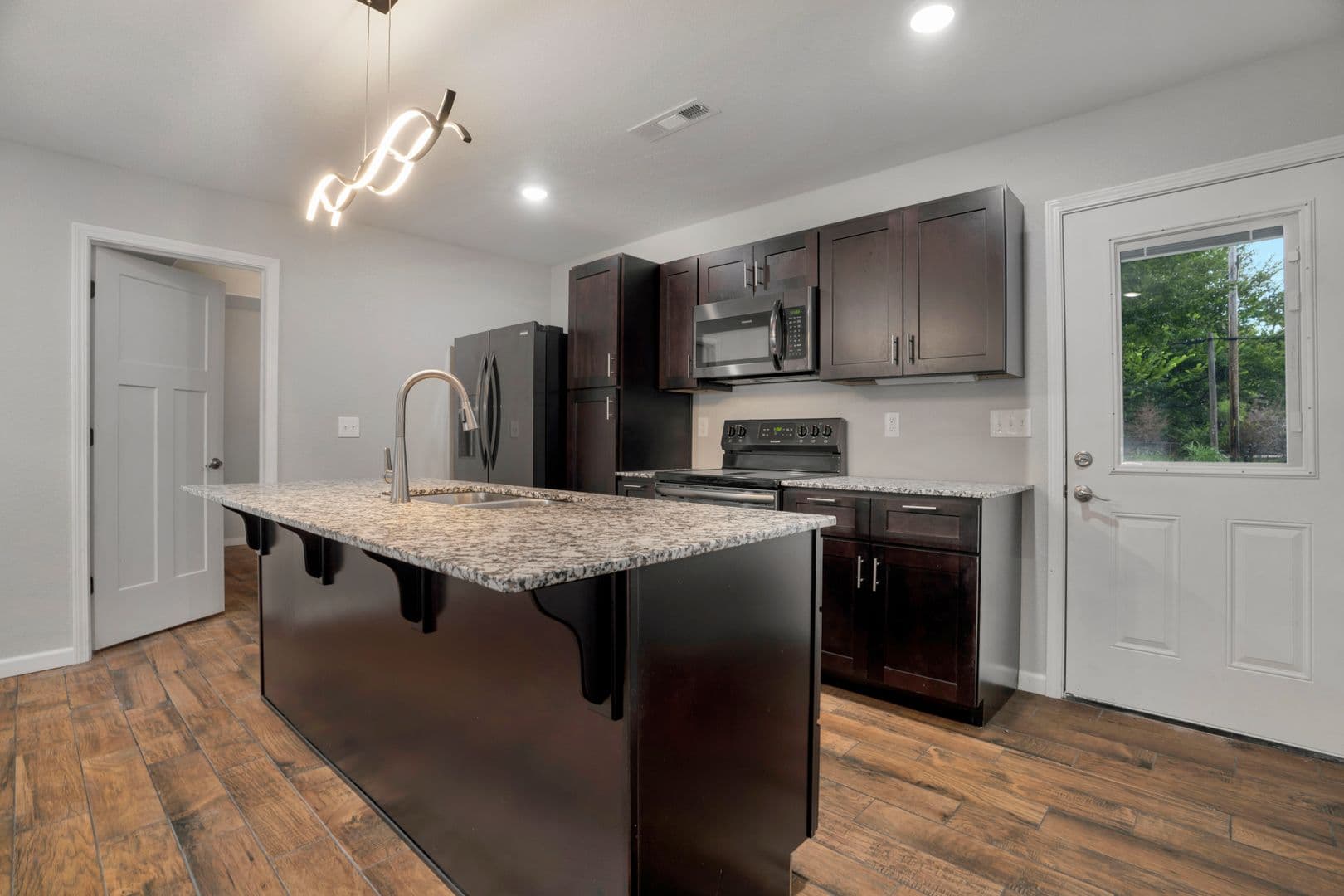 Gentry House: 412 S Byers Ave