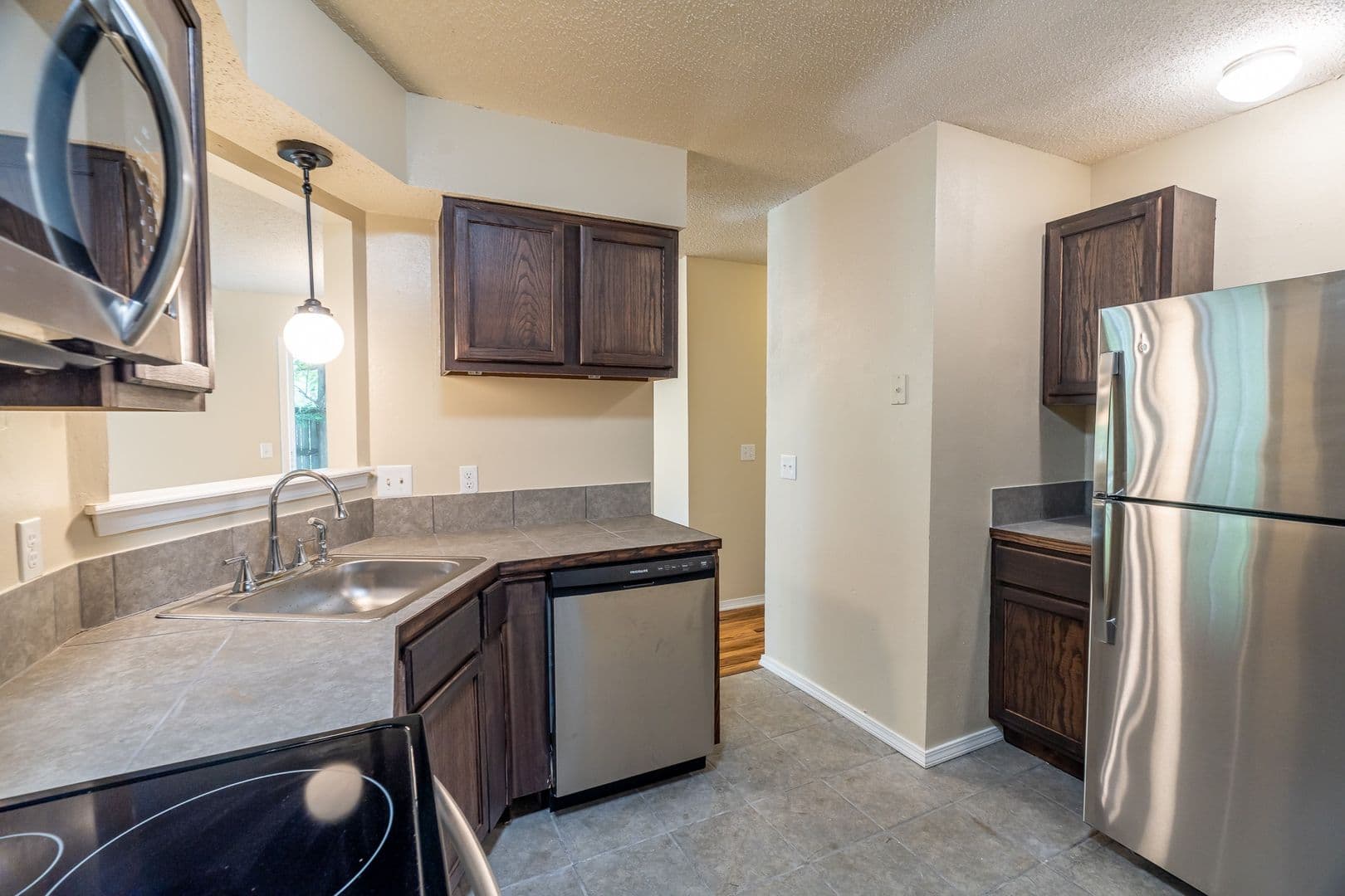 Fayetteville House: 559 S Ray Ave.