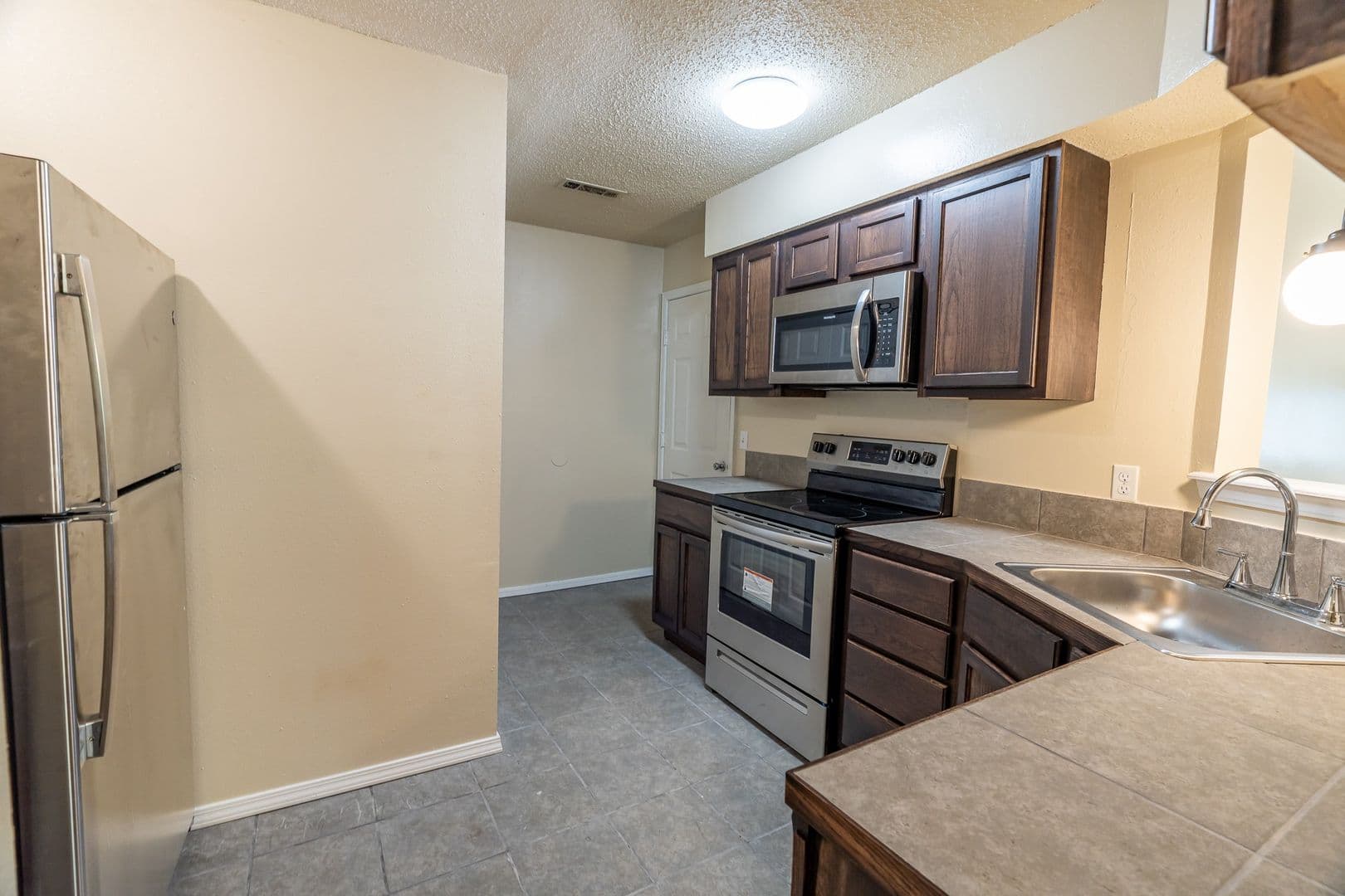 Fayetteville House: 559 S Ray Ave.