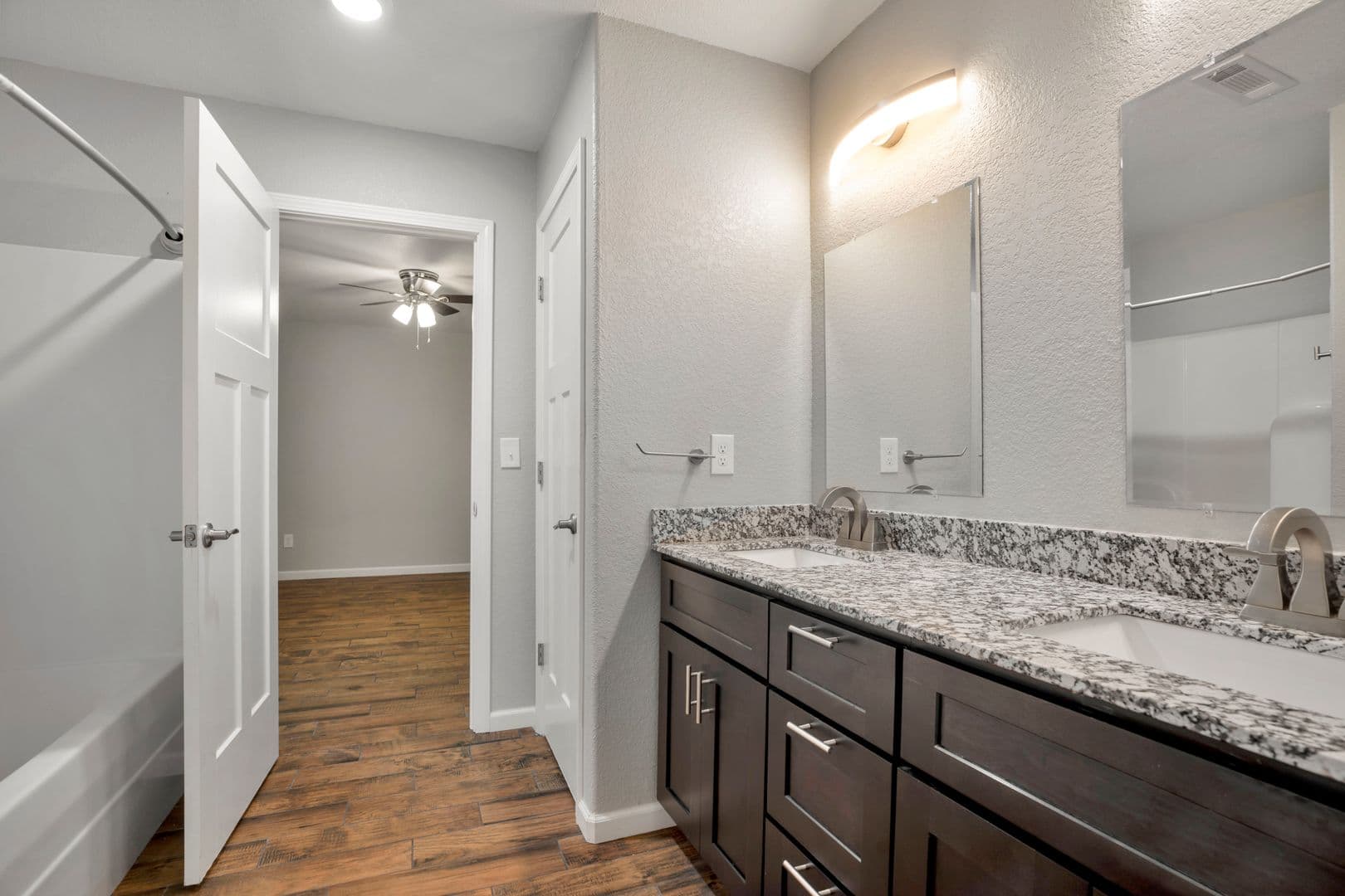 Gentry House: 412 S Byers Ave