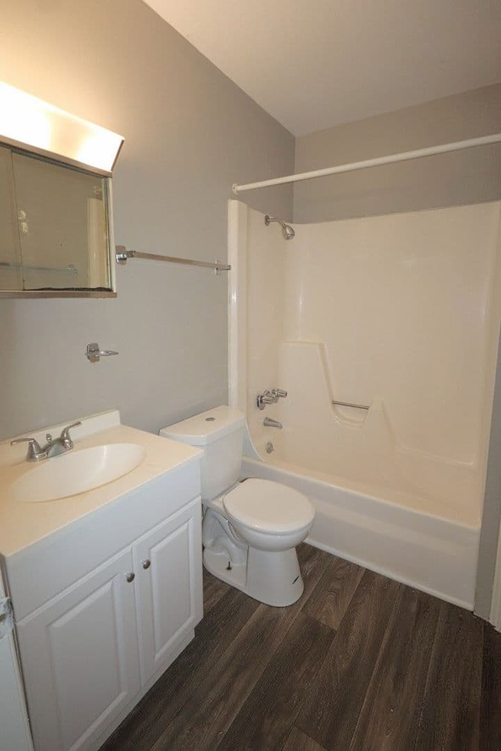 Evansville Apartment: 1210 Vista Court