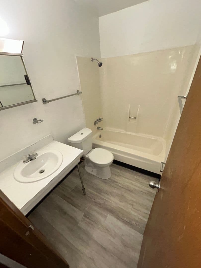 Evansville Apartment: 1210 Vista Court