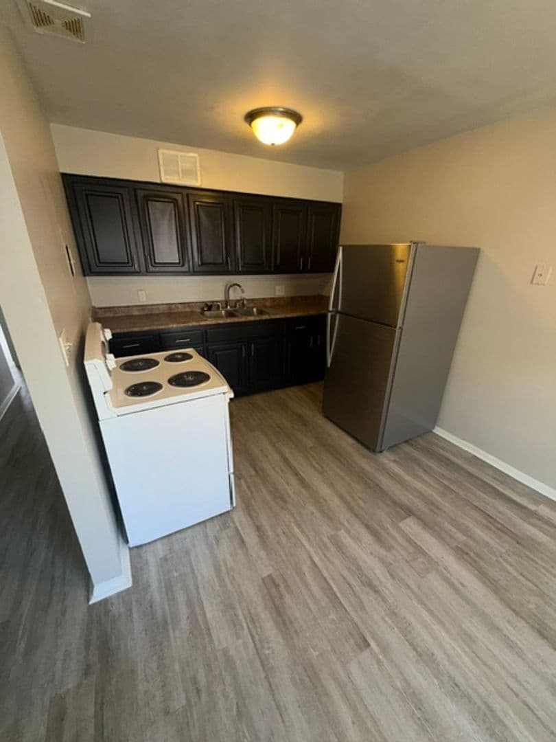 Evansville Apartment: 700 Chateau Drive