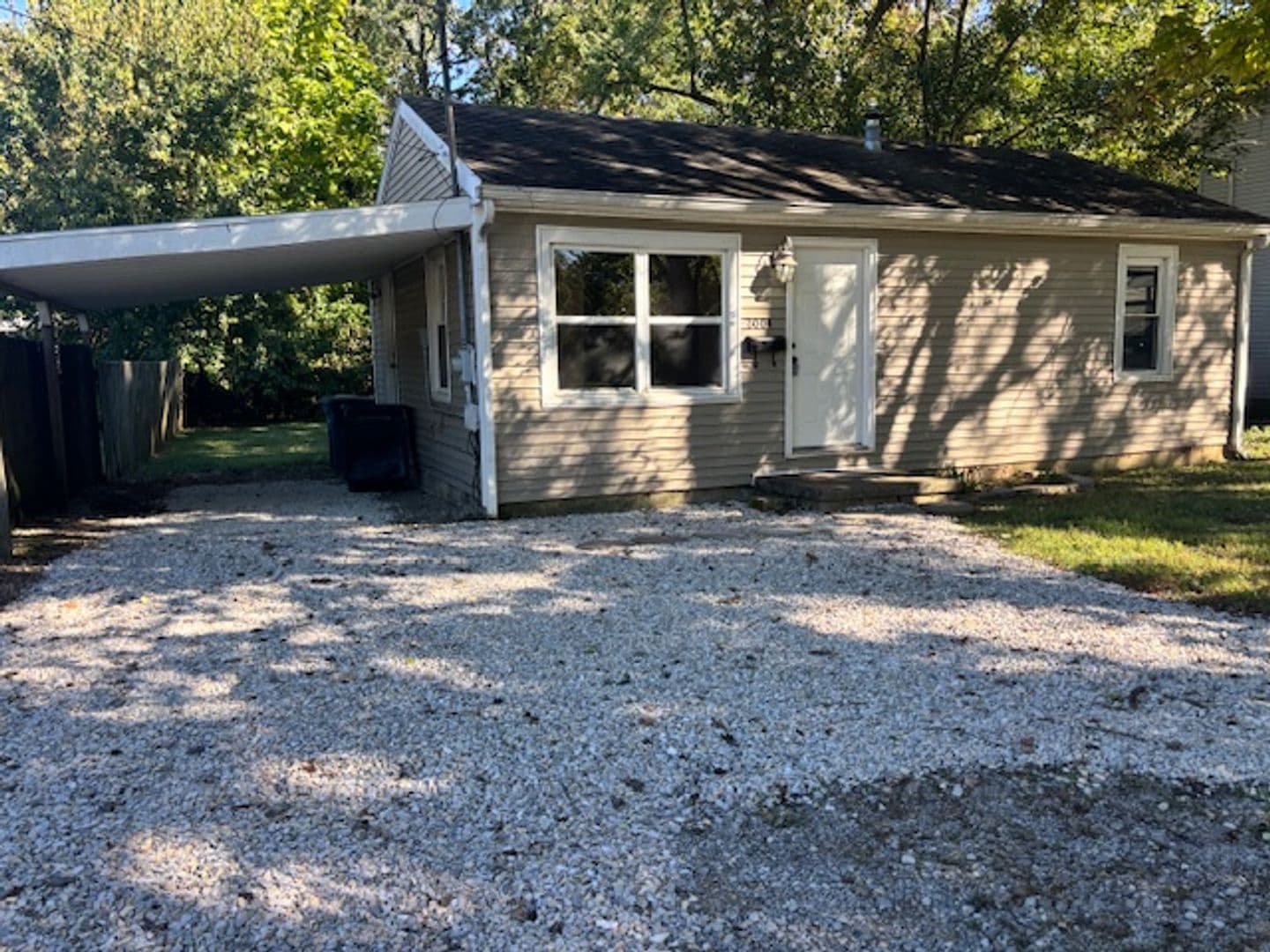Evansville House: 2004 Elmendorf Avenue