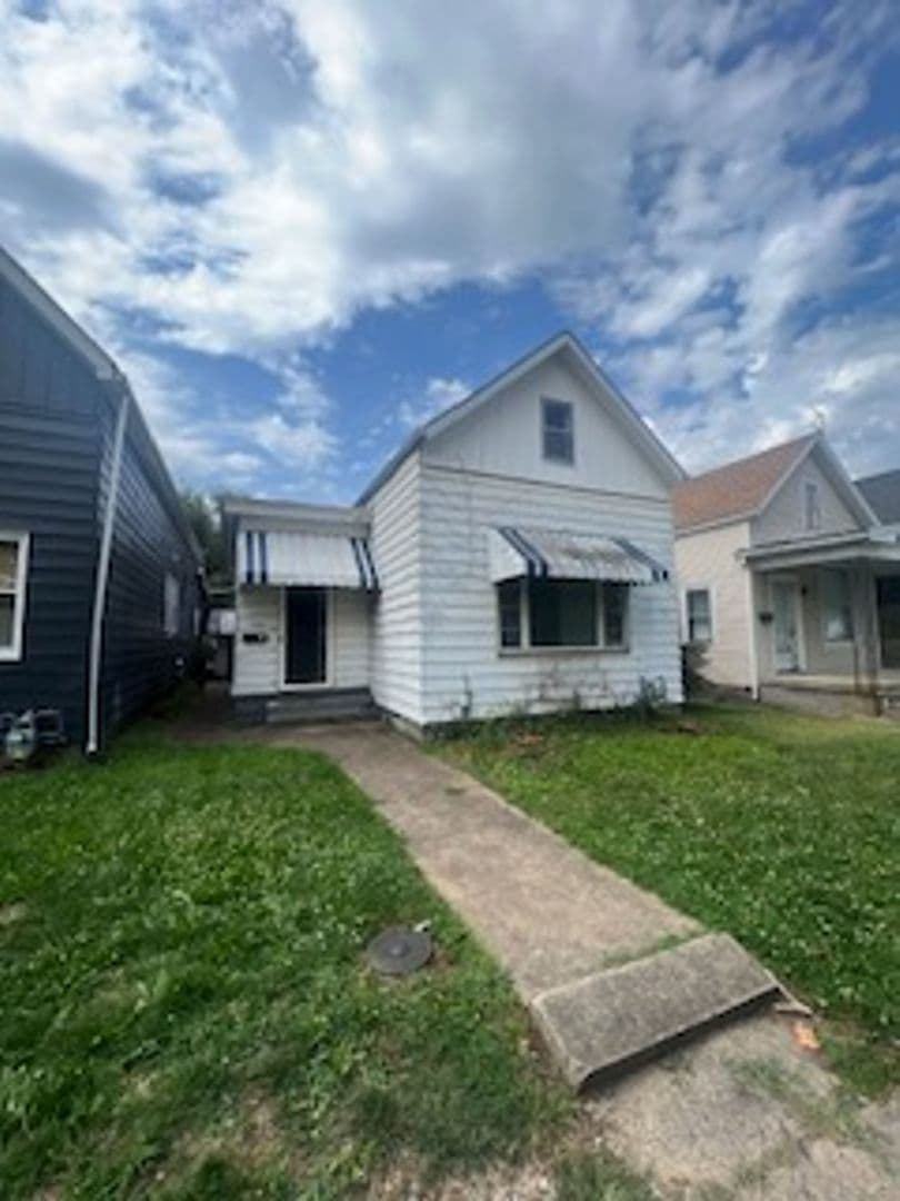 Evansville House: 106 West Maryland Street
