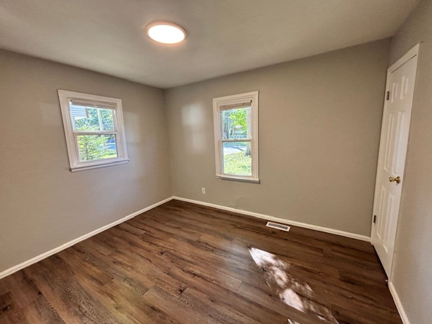 Evansville House: 2004 Elmendorf Avenue